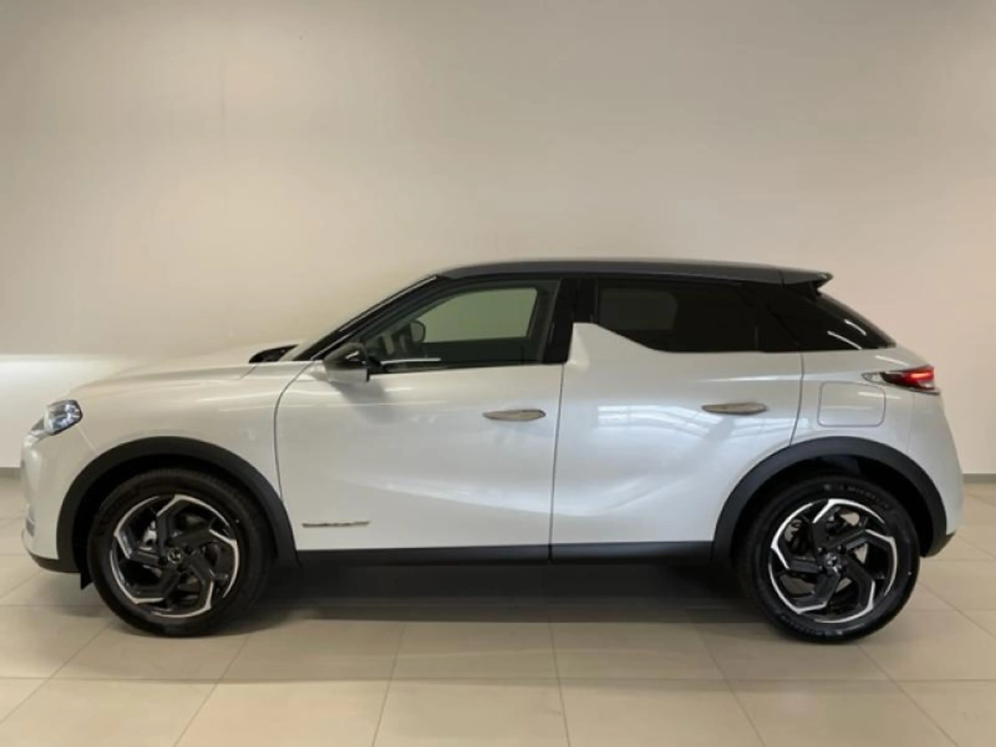 DS Automobiles DS 3 Crossback TOITS DE PARIS — photo 4