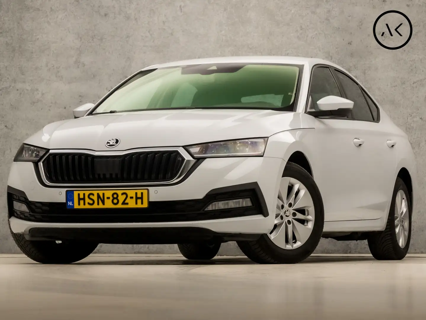 Skoda Octavia 1.0 e-TSI Sport Automaat (APPLE CARPLAY, GROOT NAV Wit - 1