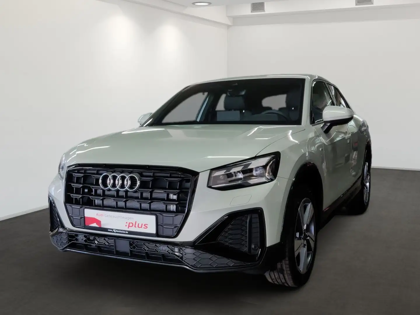 Audi Q2 S line s-line 35 TFSI Parken+FahrenPaket AHK Silber - 2