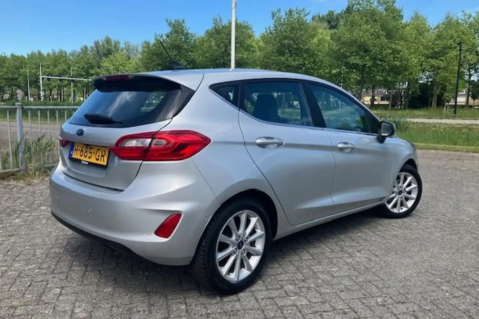 Ford Fiesta 1.0 EcoBoost 95PK Titanium Gris - 2