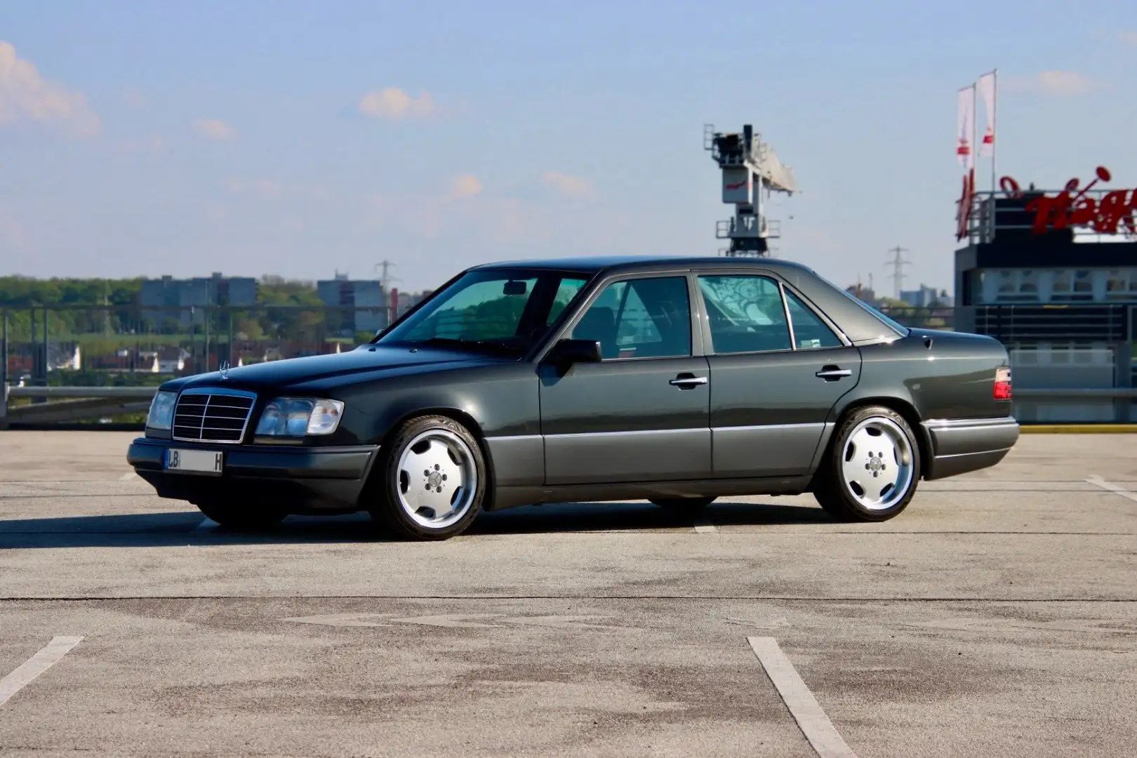 Mercedes-Benz E 200 Серый - 2