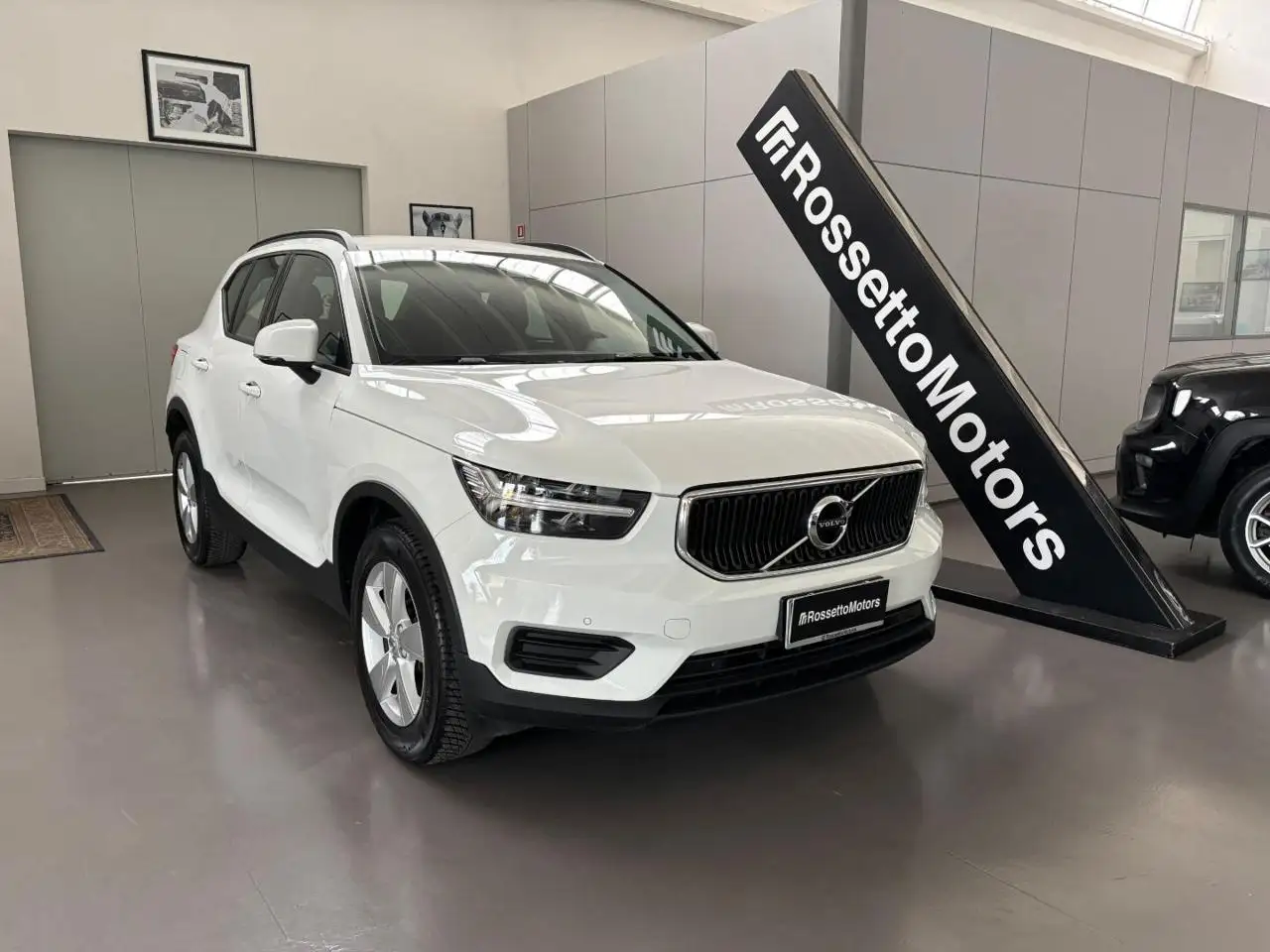 Volvo XC40 T2 Momentum Core N1 - AUTOCARRO