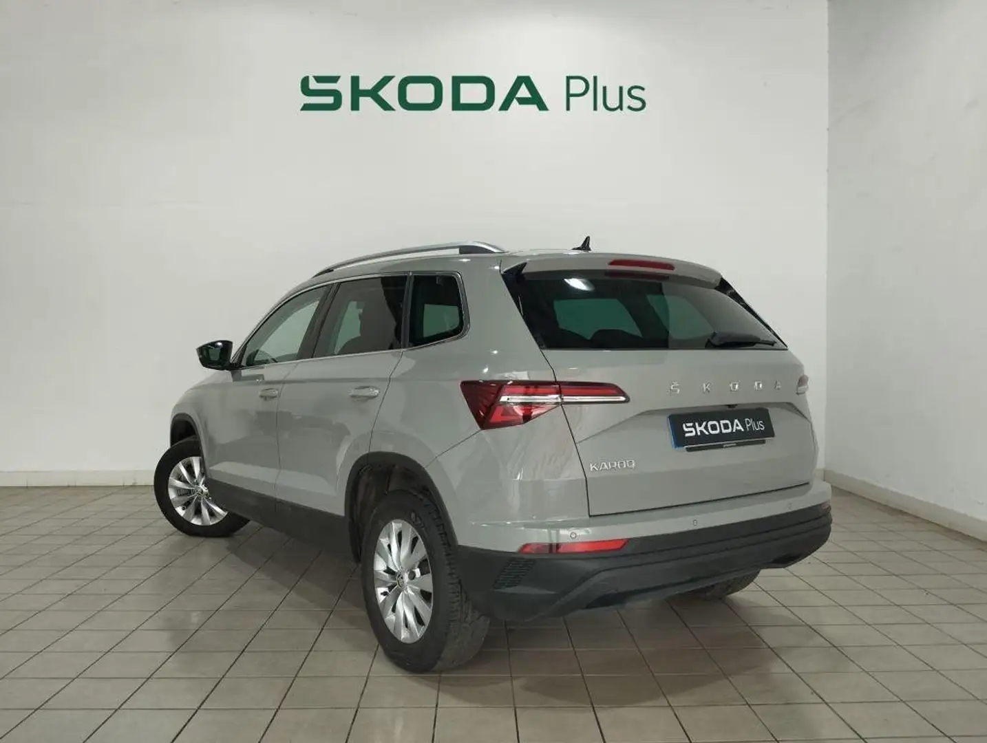 Skoda Karoq 2.0TDI Adblue Selection 85kW Gris - 2