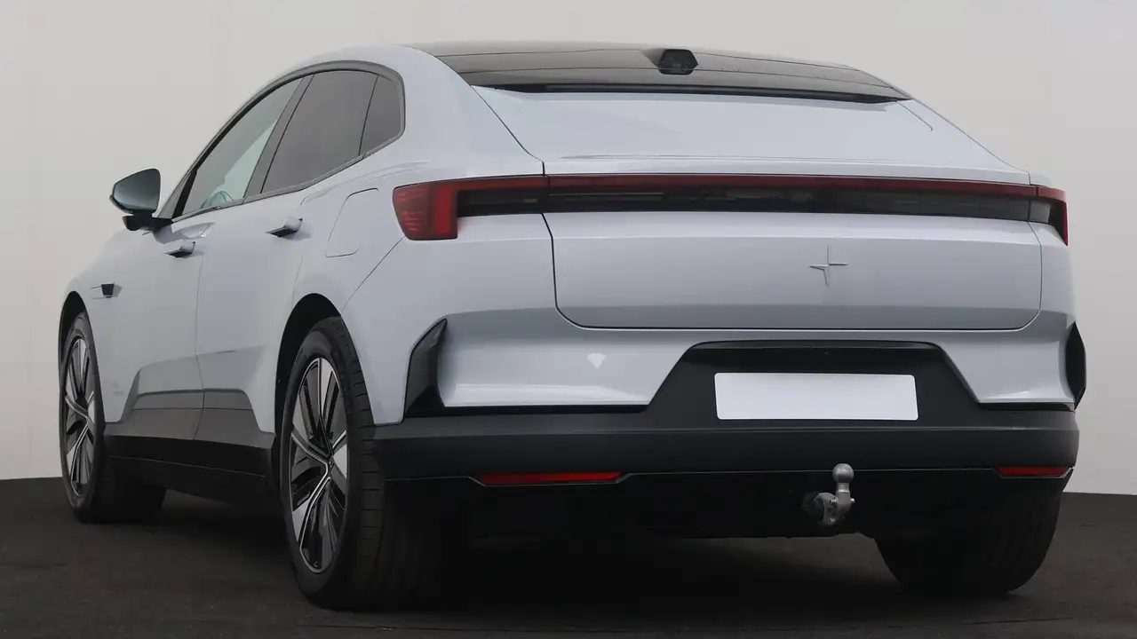 Polestar 4 2025