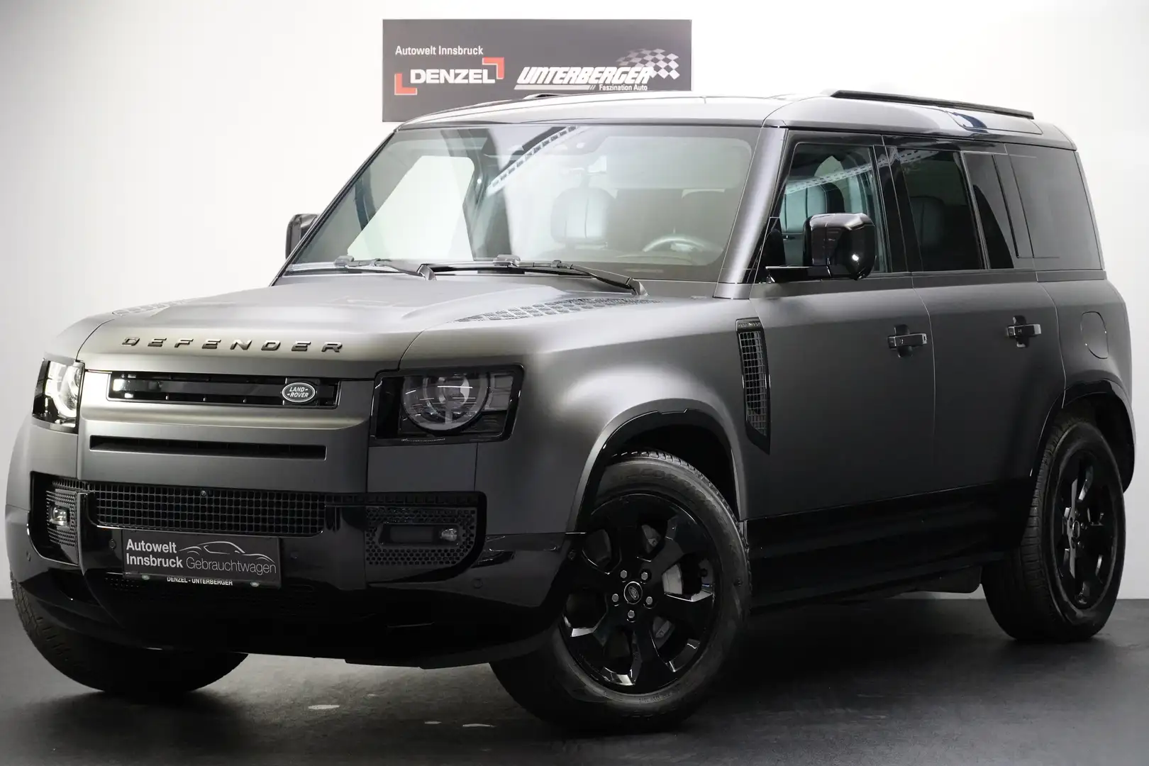 Land Rover Defender 110 P300e PHEV AWD X-Dynamic HSE Aut. Grau - 2
