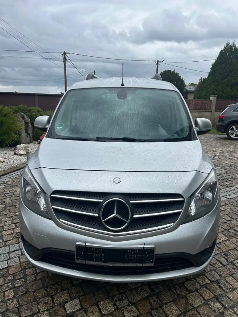 Mercedes-Benz Citan Tourer 111CDI Plus Plateado - 2