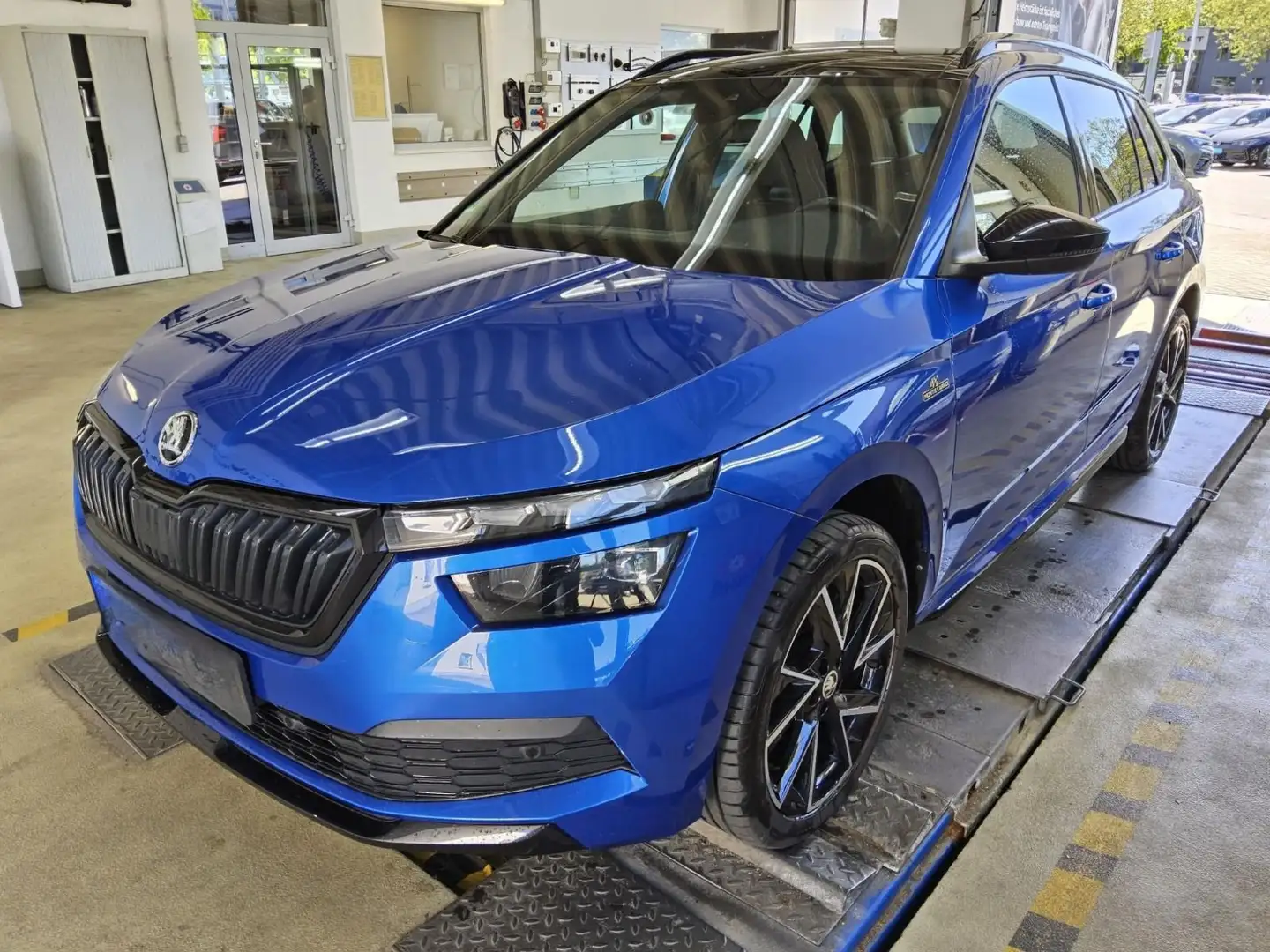 Skoda Kamiq 1.0 TSI Monte Carlo Panorama CarPlay LED Blau - 2