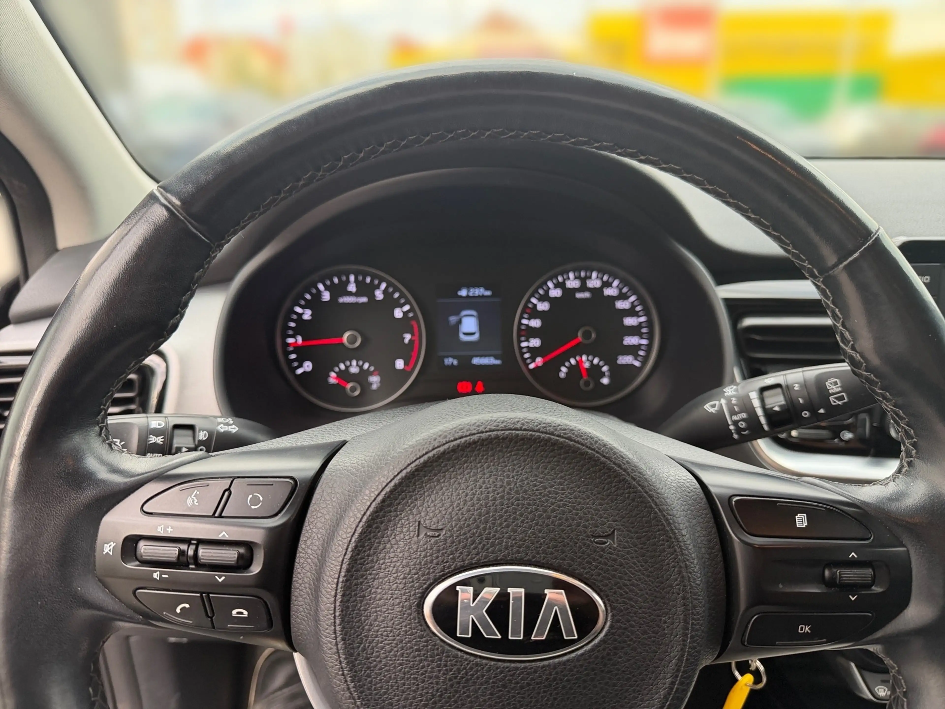 Kia Stonic Stonic 1,25 MPI ISG Silber — photo 13