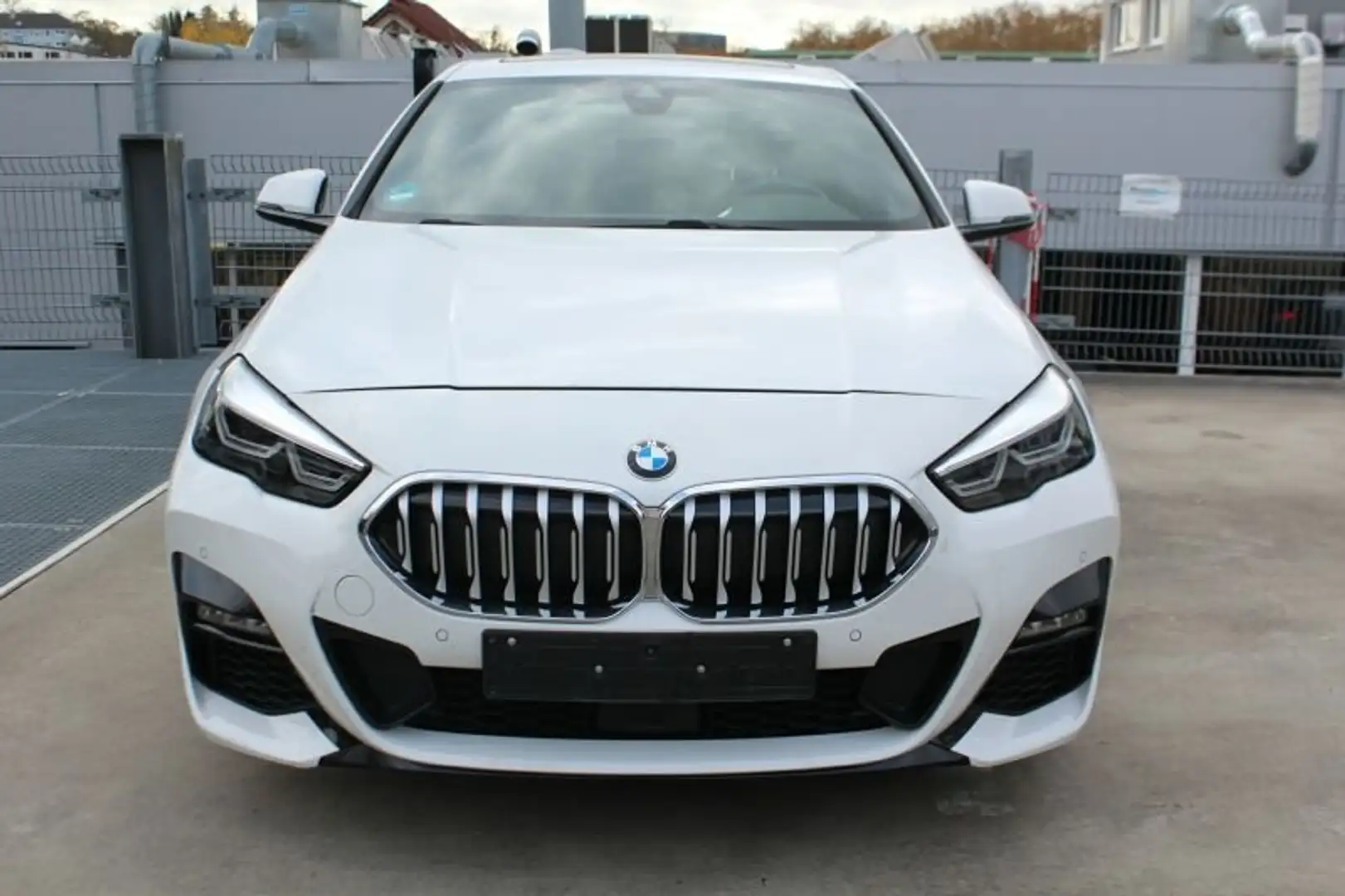 BMW 218 i Gran Coupé M Sport Navi.LED.ACC.RFK.Pano Weiß - 2