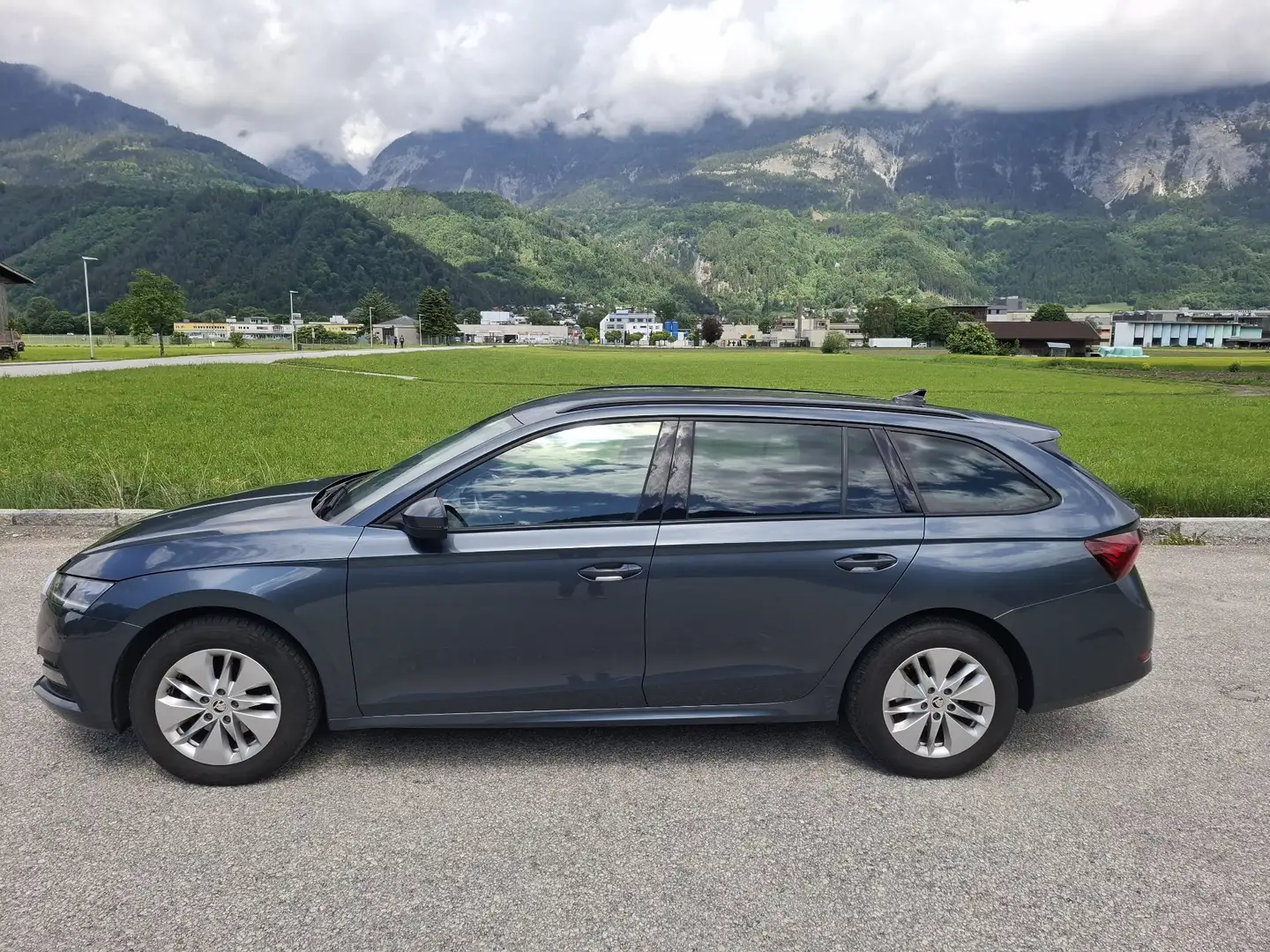 Skoda Octavia Combi 2,0 TDI Ambition - 1