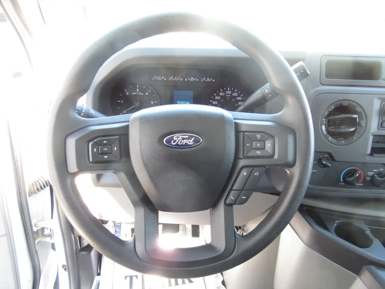 Ford E-450 Super Duty DRW снимка Ford E-450 Super Duty DRW