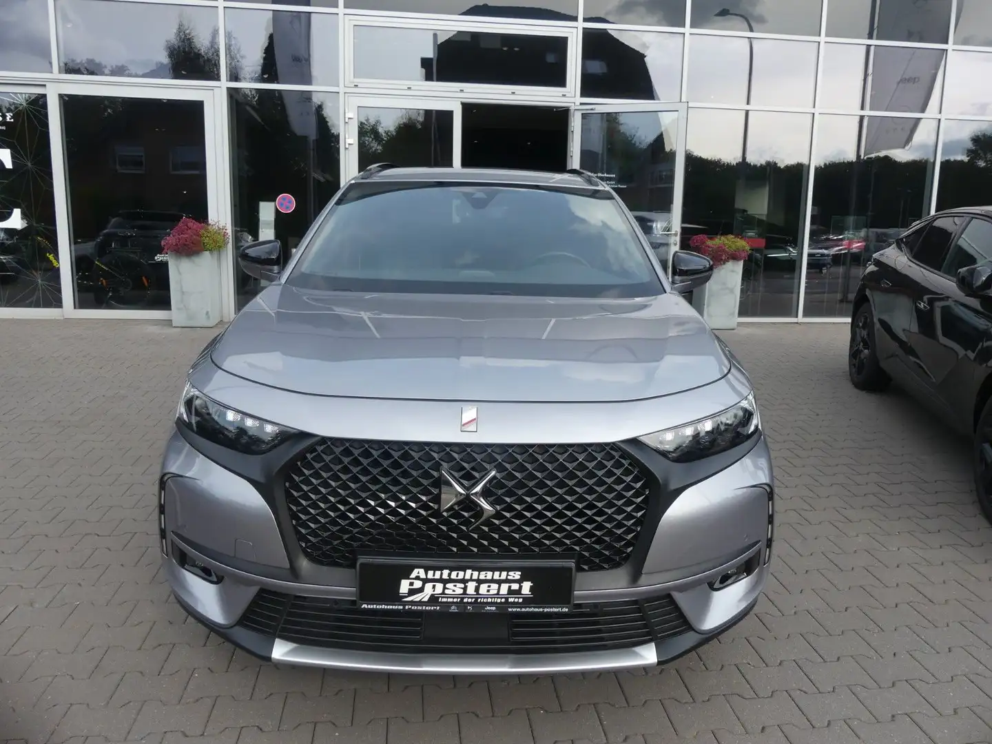 DS Automobiles DS 7 Crossback E-Tense Perfomance 4x4 DS7 4X4 300PS Hybrid Grau - 2
