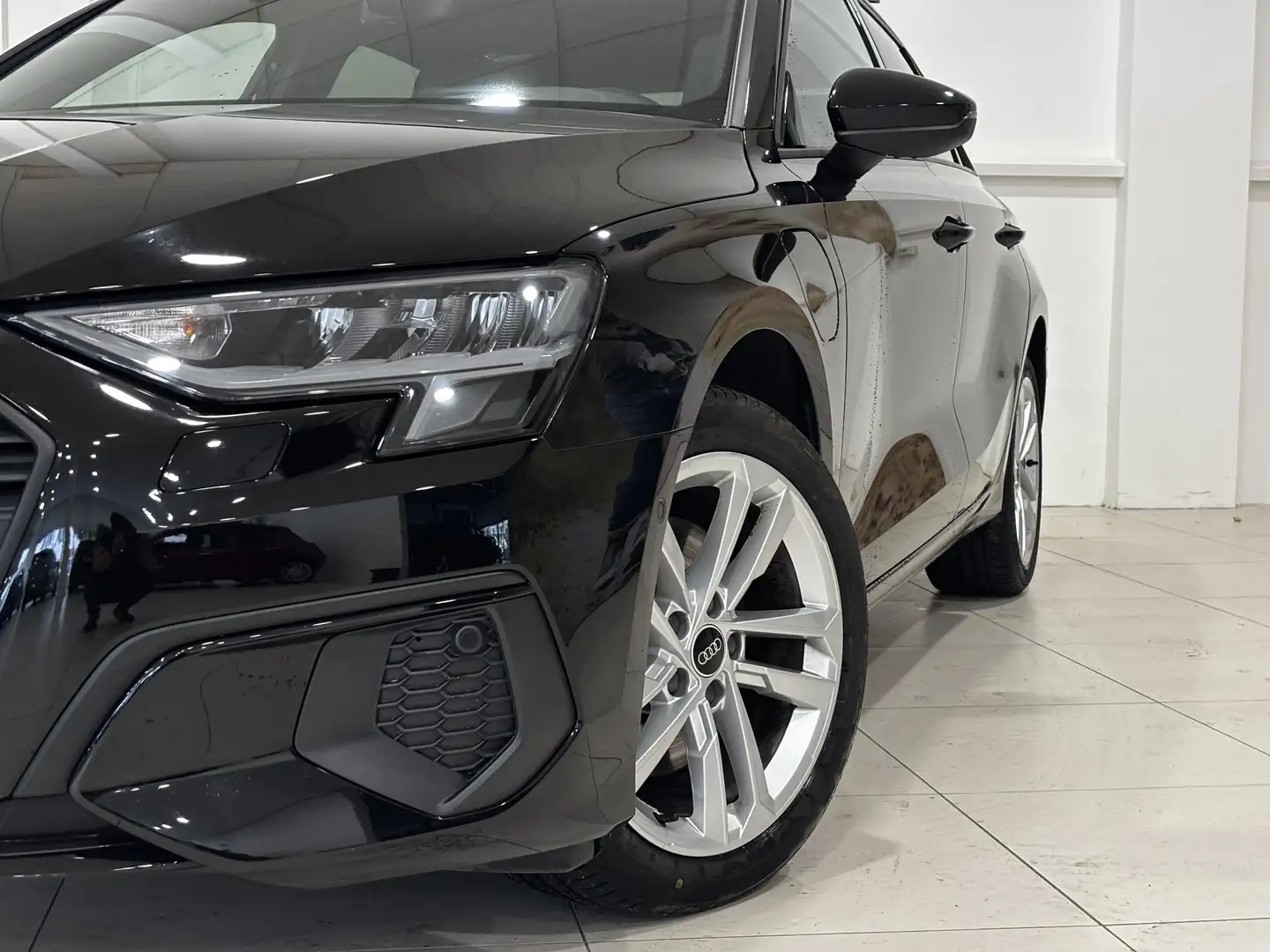 Audi A3 Sportback 45 TFSI e S edition Competition | Panora Zwart - 2