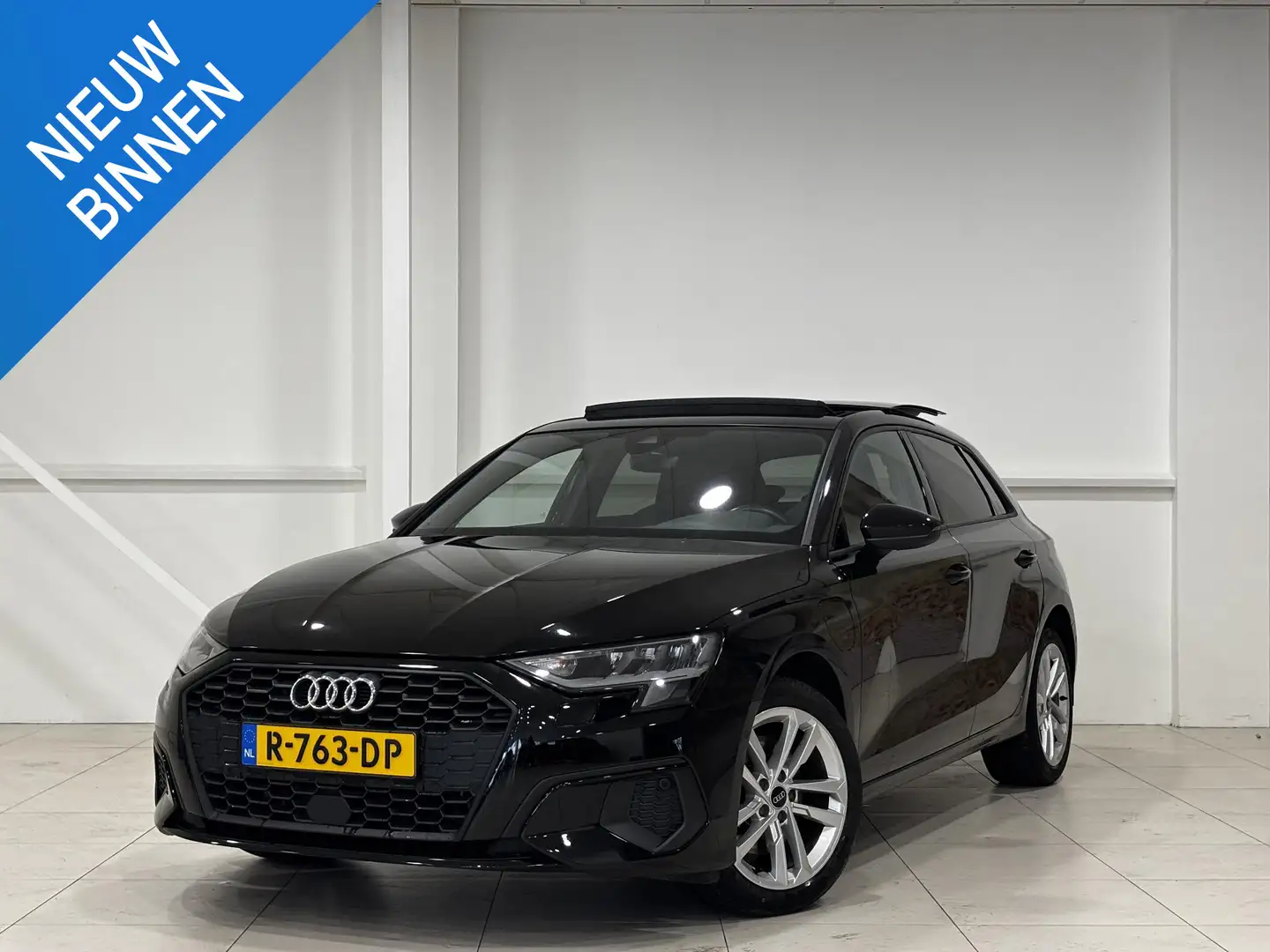 Audi A3 Sportback 45 TFSI e S edition Competition | Panora Zwart - 1