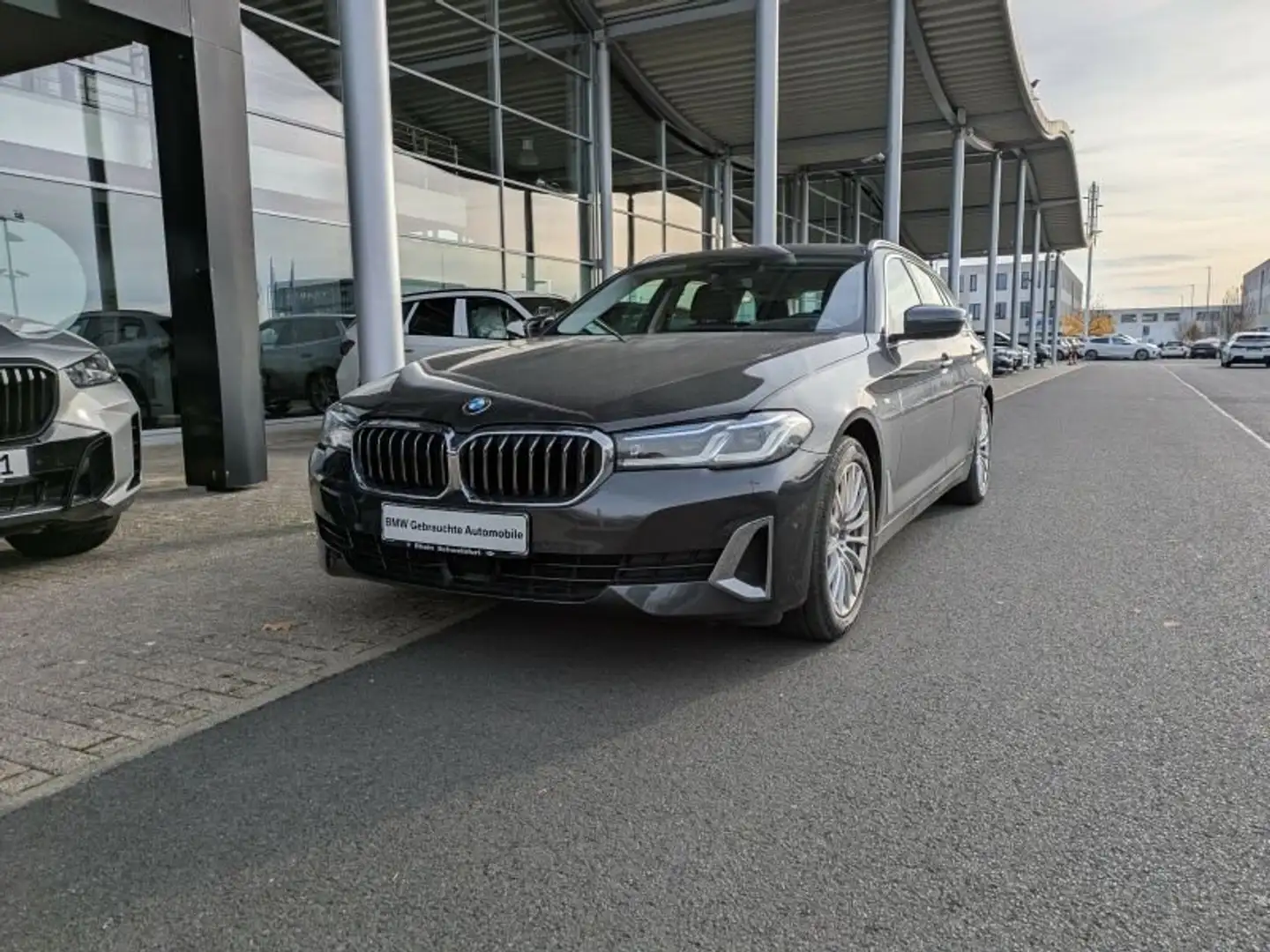 BMW 520 i Tour. Luxury Line Laser.AHK.Glasdach.HIFI Grau - 2