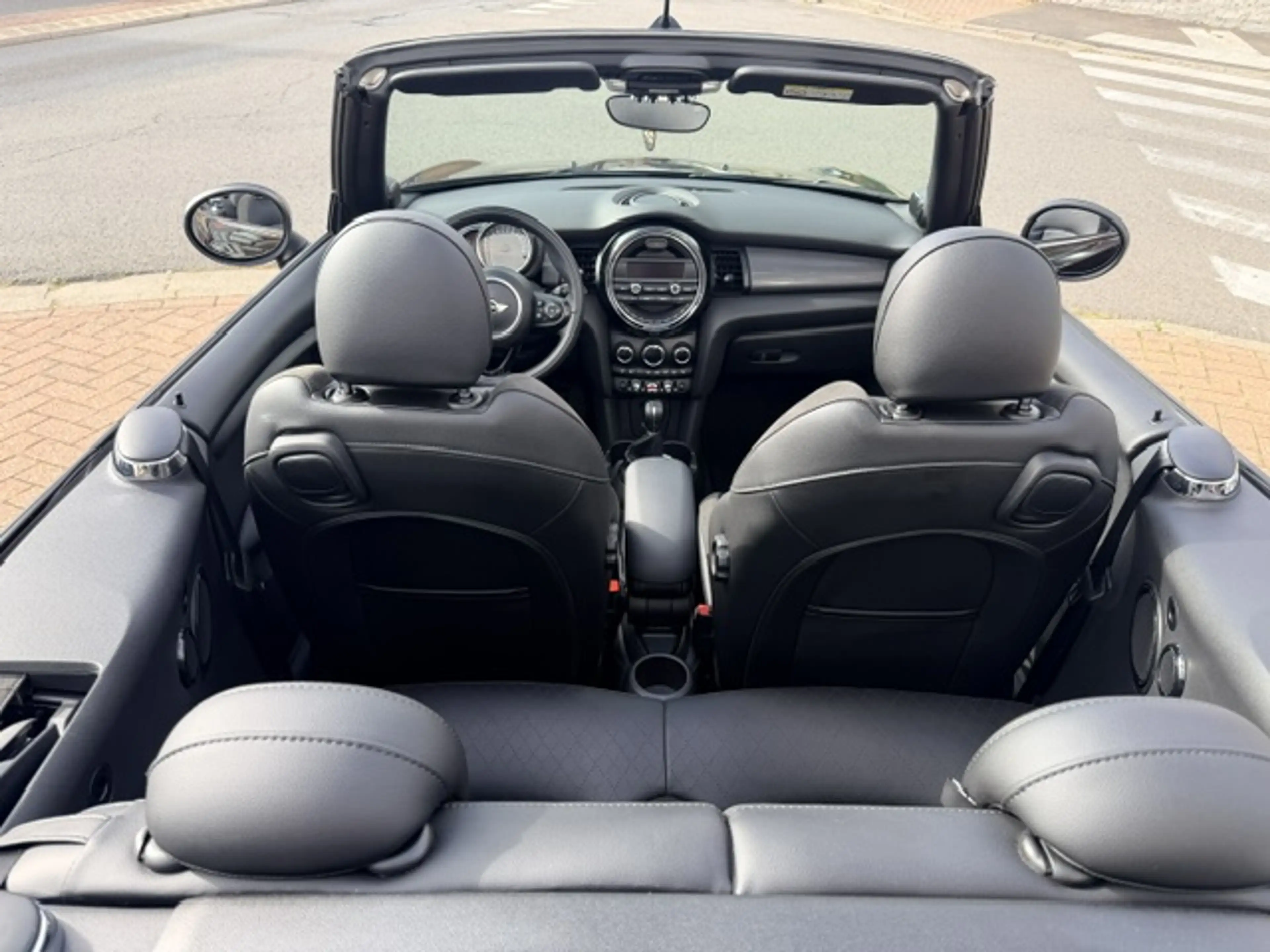 MINI One Cabrio CUIR CLIMATISATION XENON BLEUTOOTH HARMAN KARDON GARANTIE — photo 8