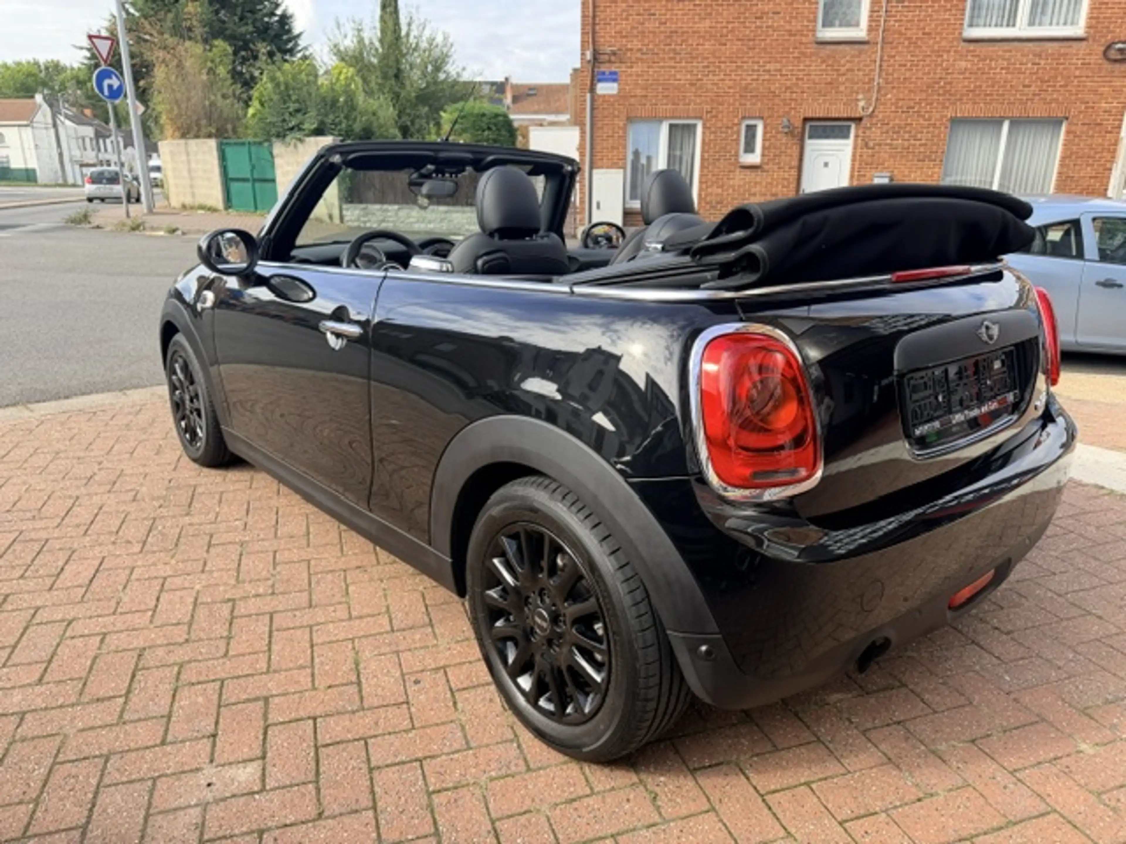 MINI One Cabrio CUIR CLIMATISATION XENON BLEUTOOTH HARMAN KARDON GARANTIE — photo 7