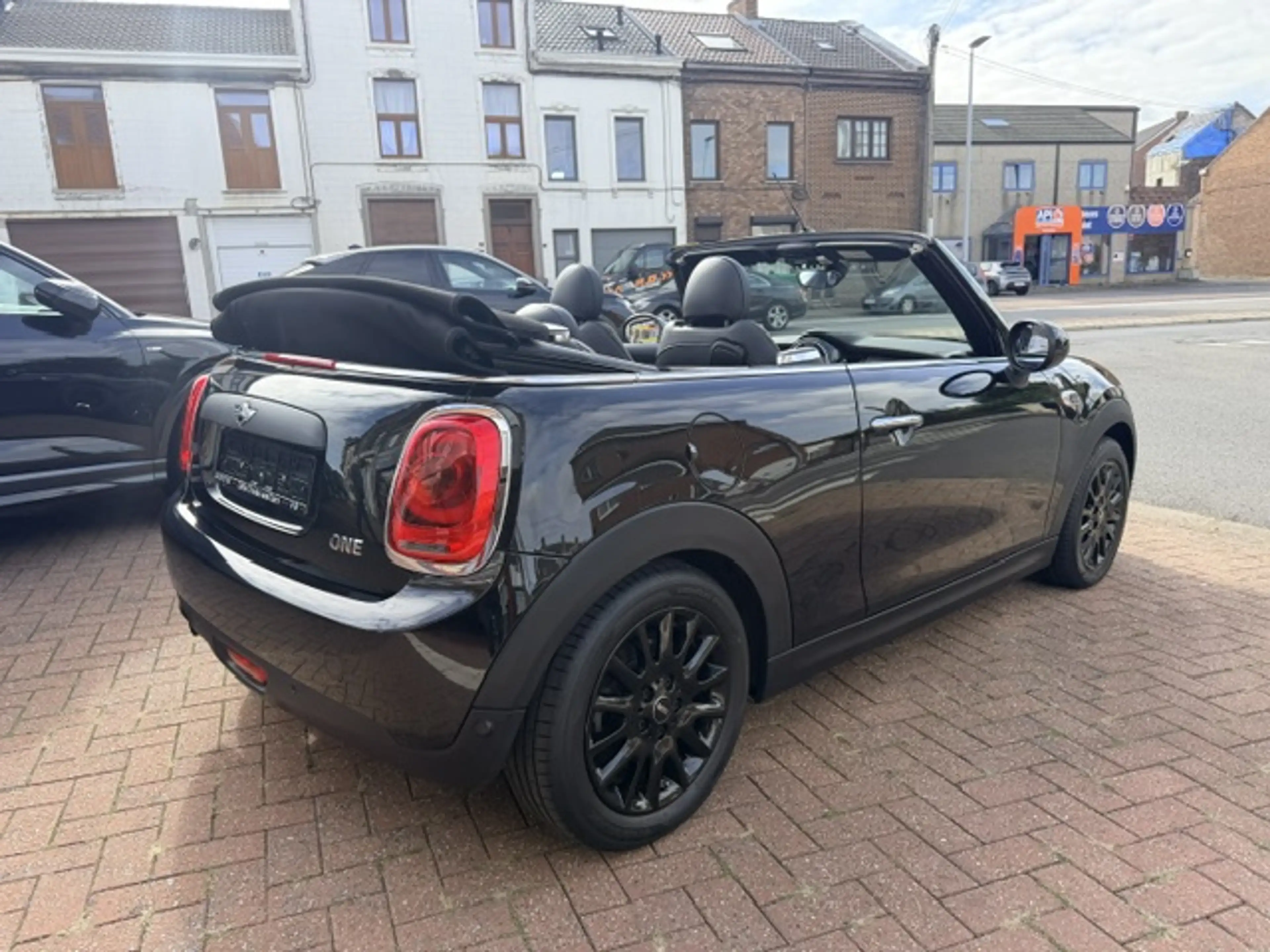 MINI One Cabrio CUIR CLIMATISATION XENON BLEUTOOTH HARMAN KARDON GARANTIE — photo 4