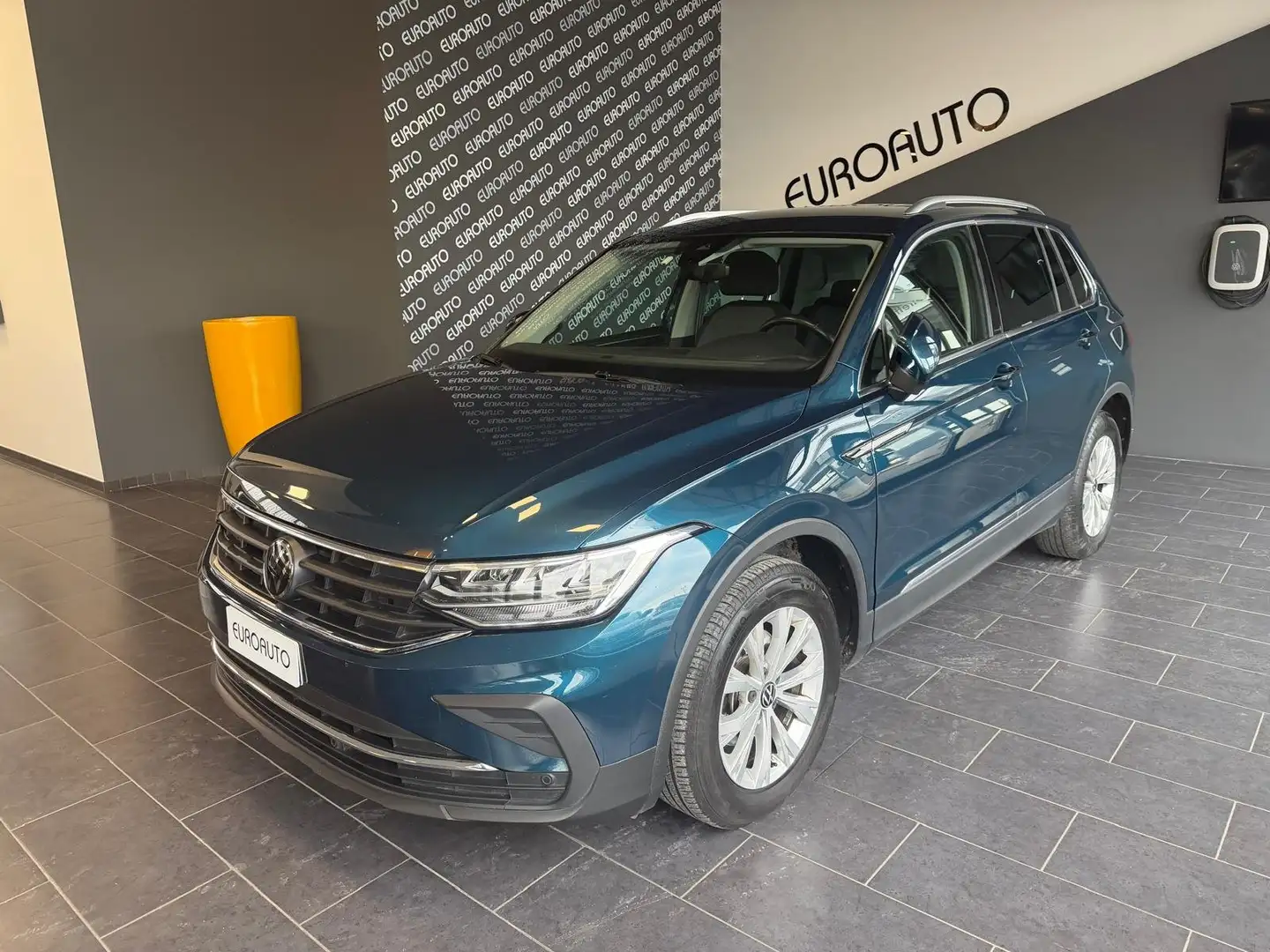 Volkswagen Tiguan Tiguan II 2021 2.0 tdi Life 150cv dsg Blu/Azzurro - 1