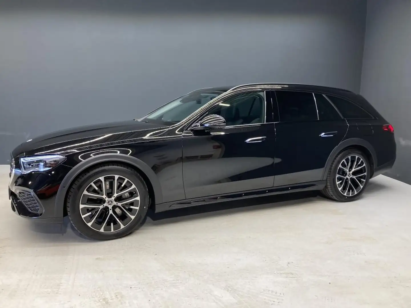 Mercedes-Benz E 300 de 4M T All-Terrain +Avantgarde+Night+MBUX Schwarz - 1