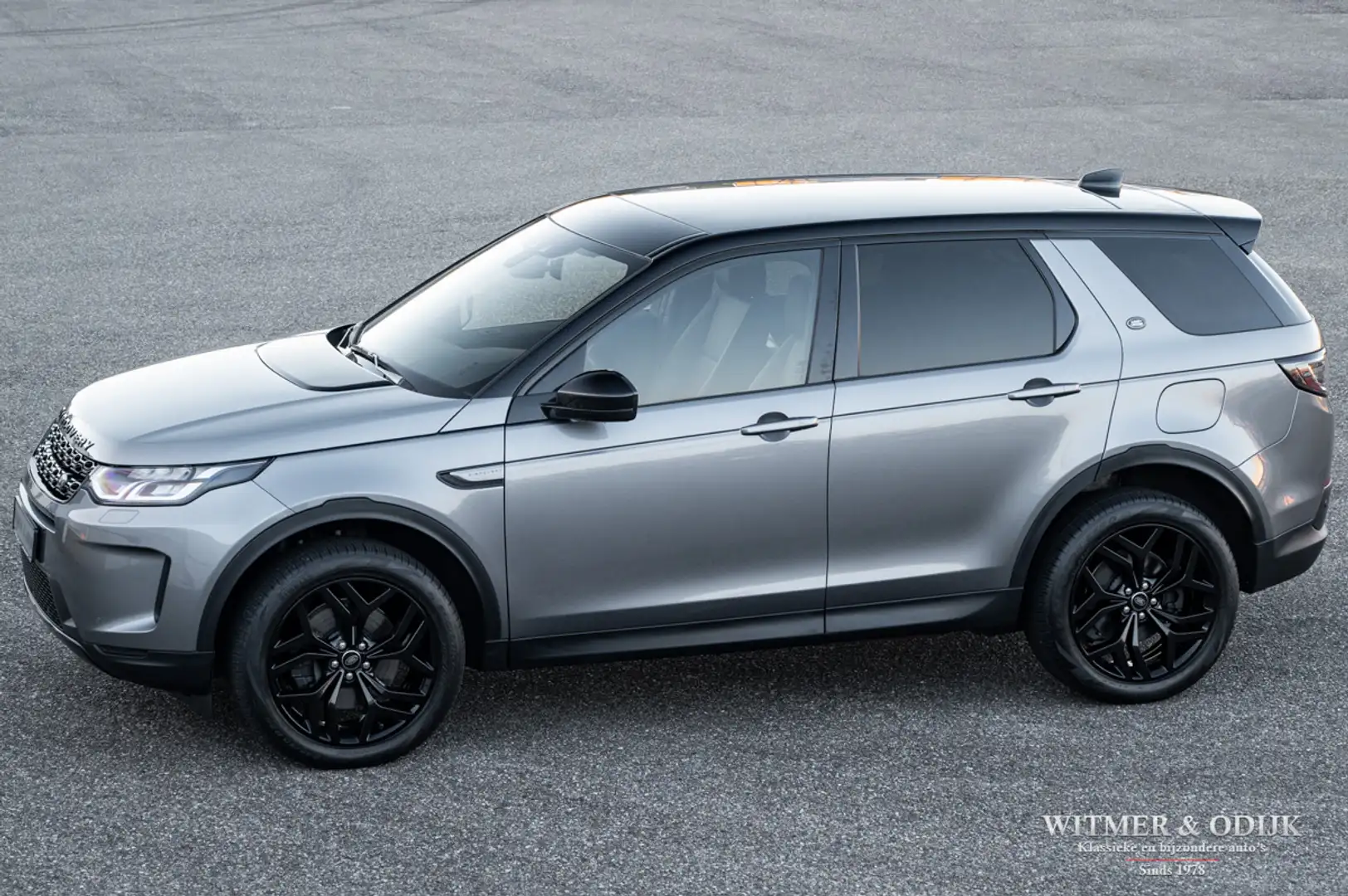 Land Rover Discovery Sport P300e 21.600km black-pack Gris - 1