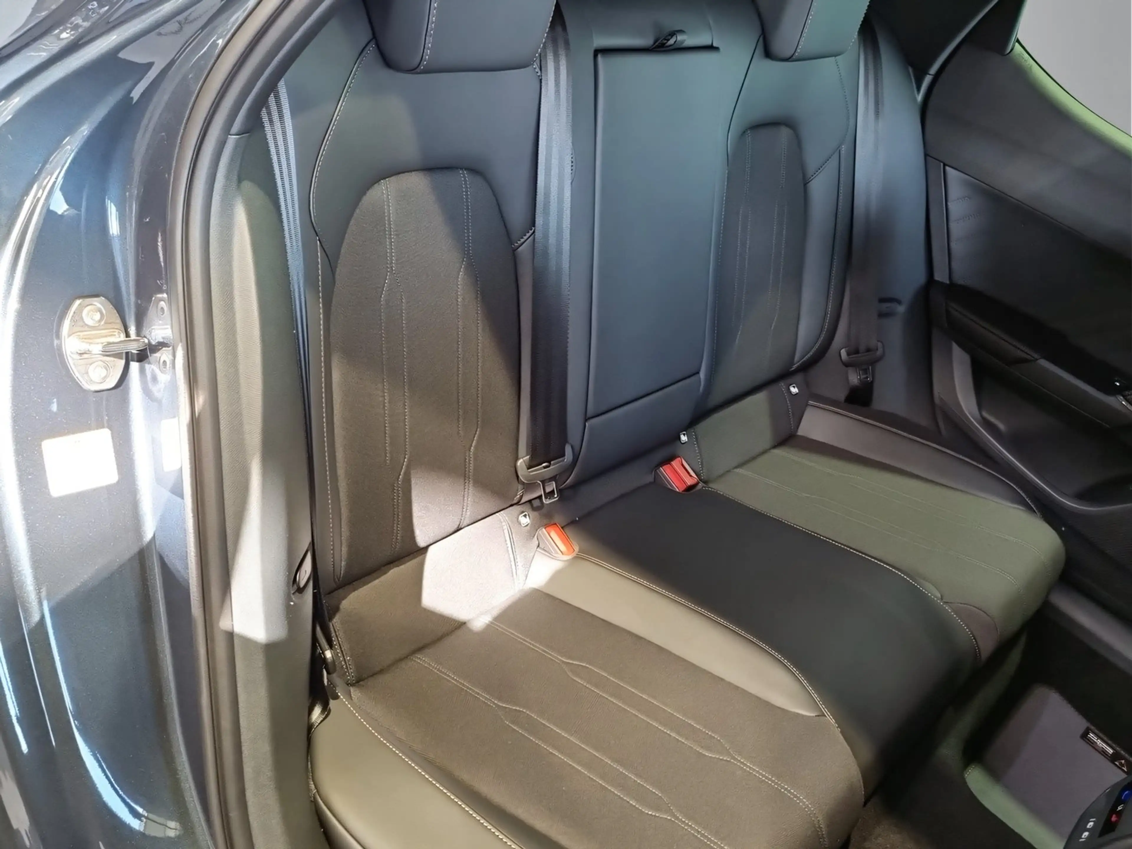 CUPRA Leon 1.5 eTSI DSG — photo 14