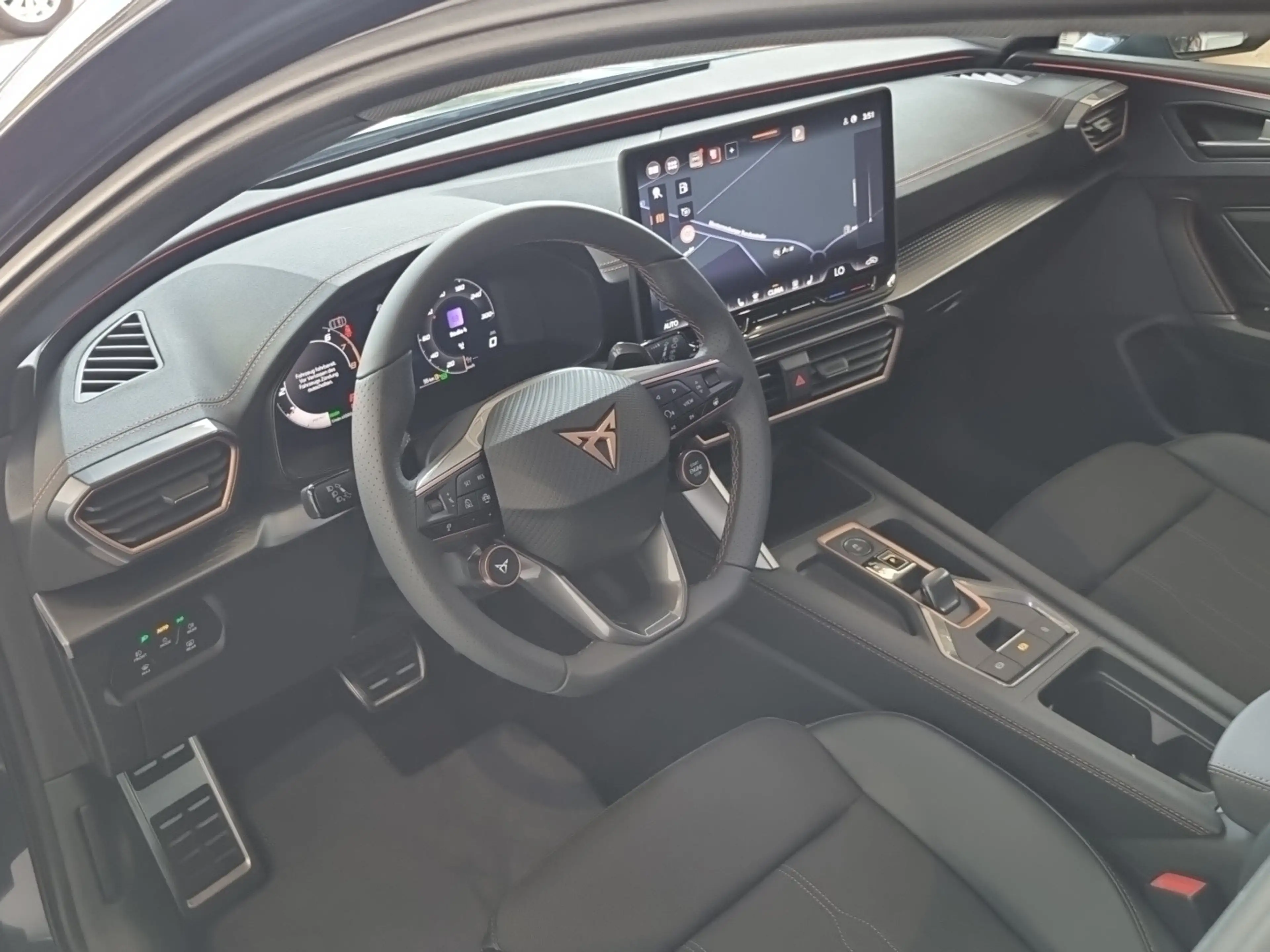 CUPRA Leon 1.5 eTSI DSG — photo 8