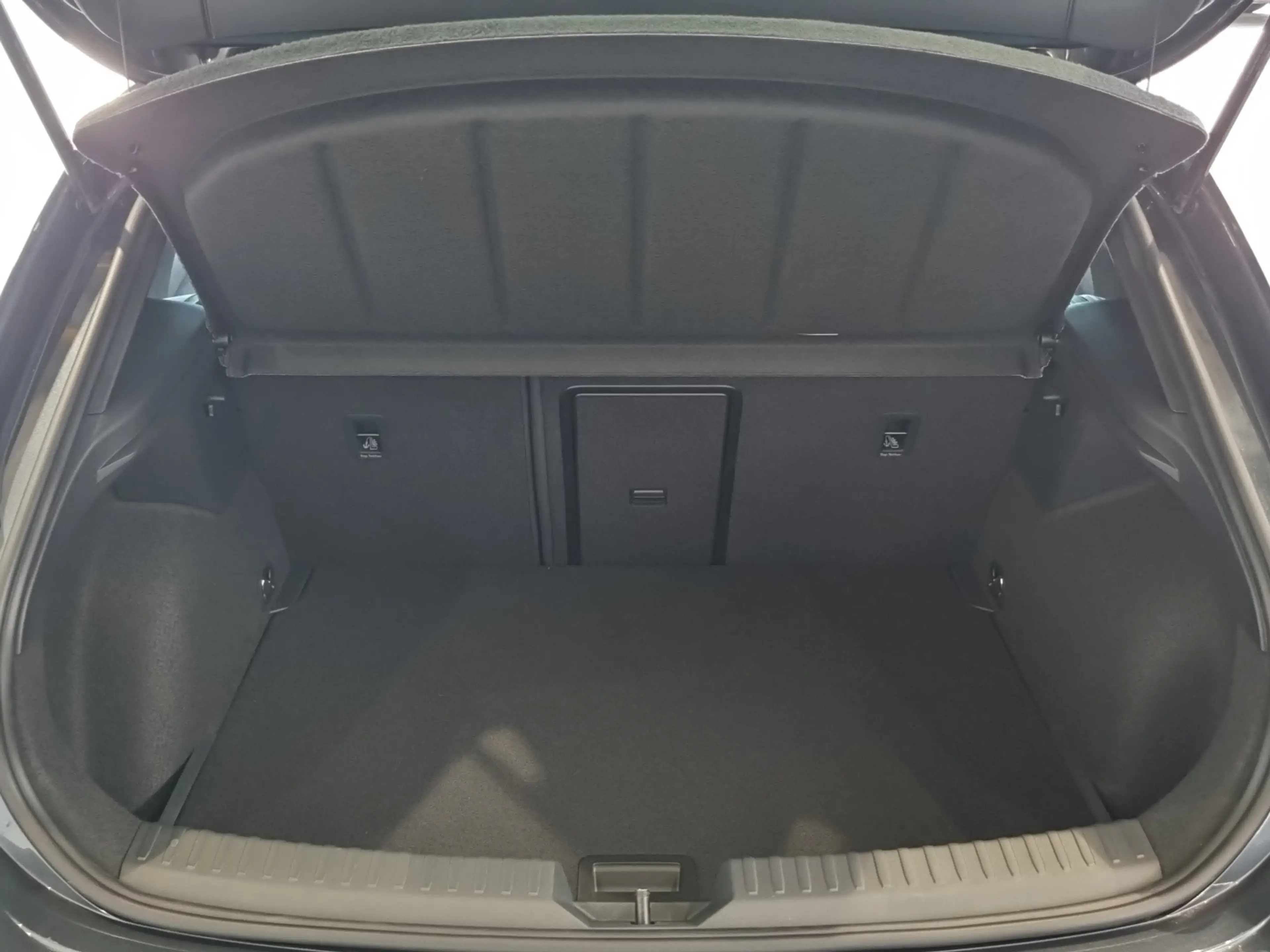 CUPRA Leon 1.5 eTSI DSG — photo 16