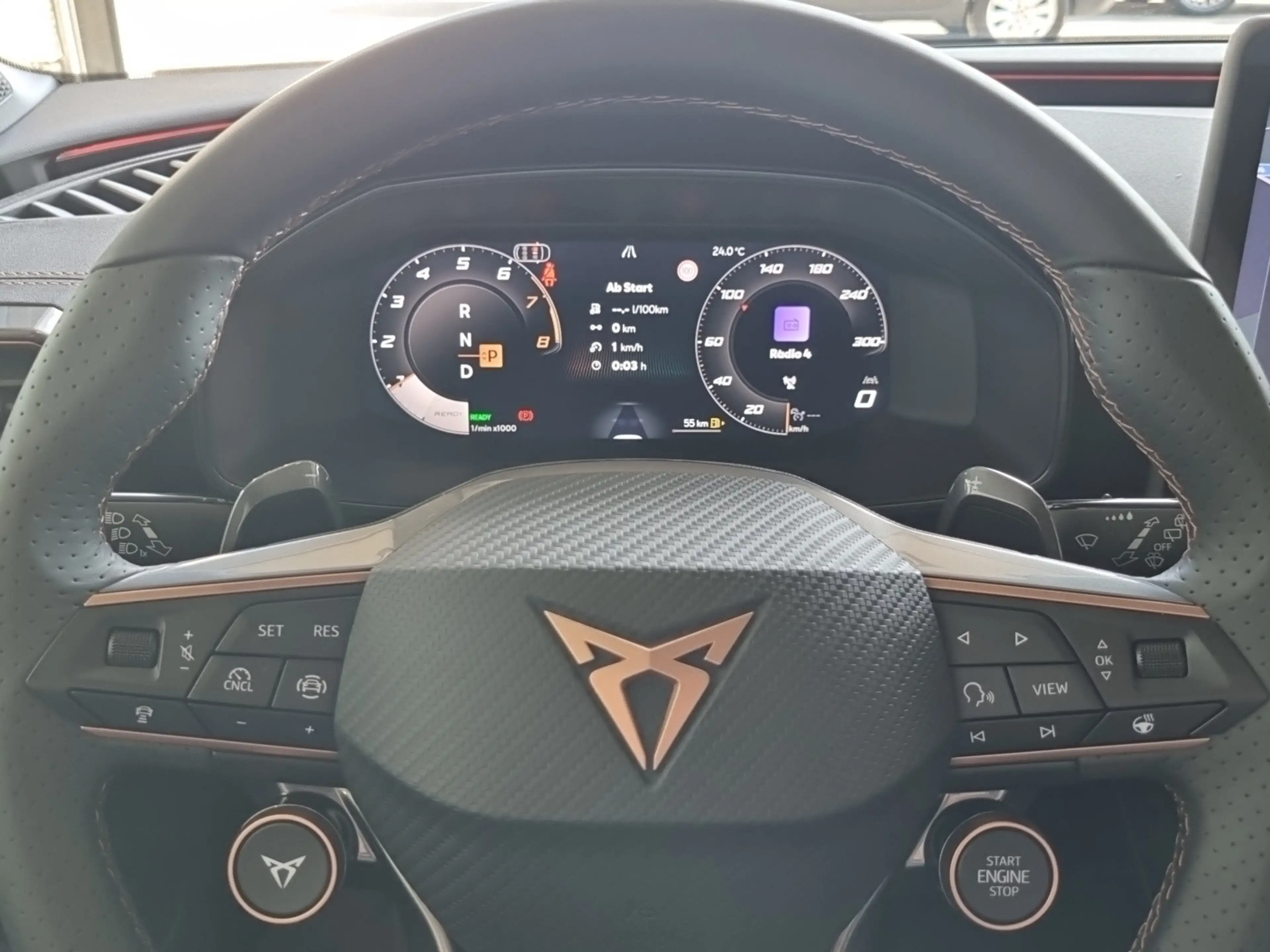 CUPRA Leon 1.5 eTSI DSG — photo 9