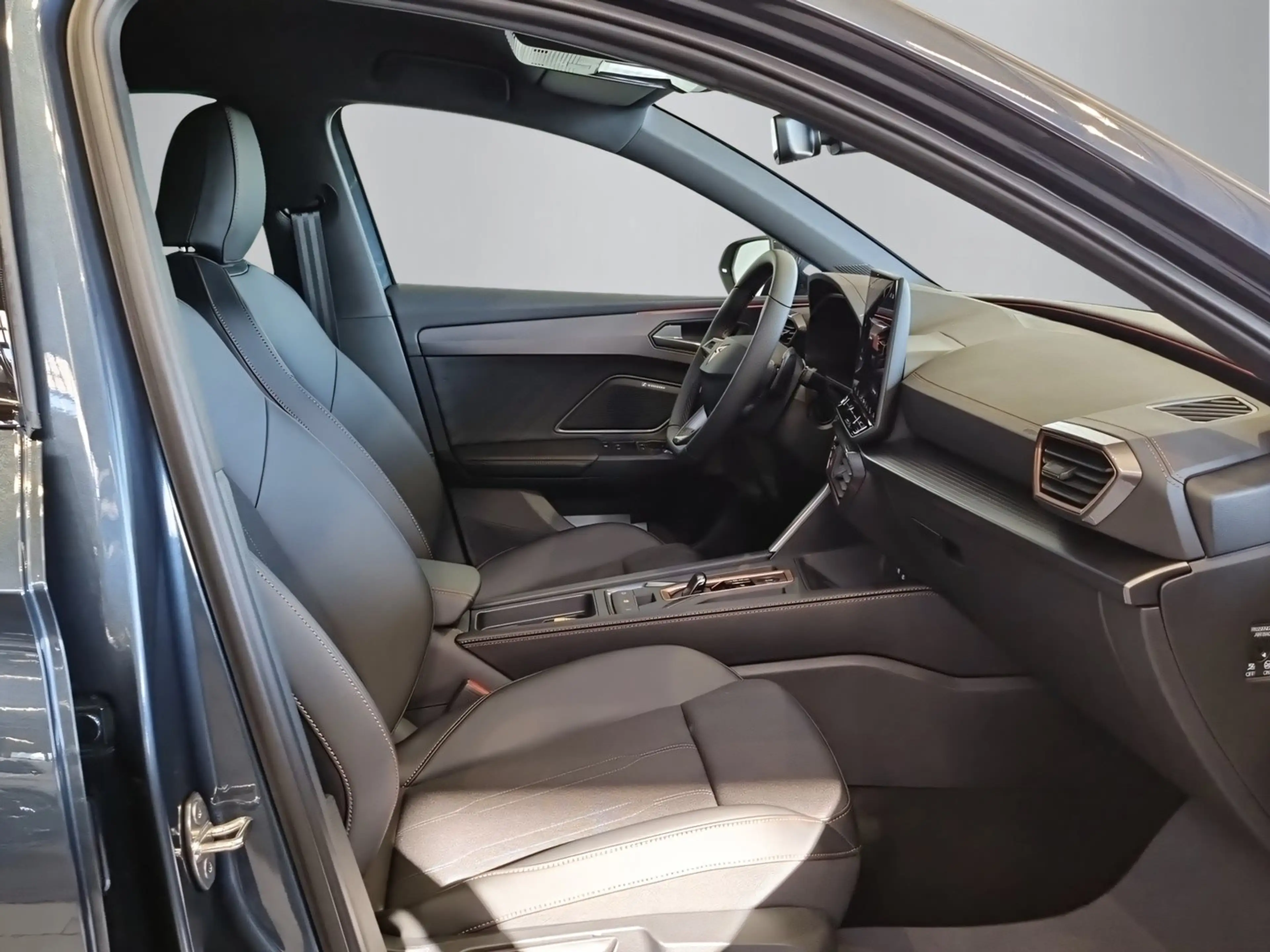 CUPRA Leon 1.5 eTSI DSG — photo 13