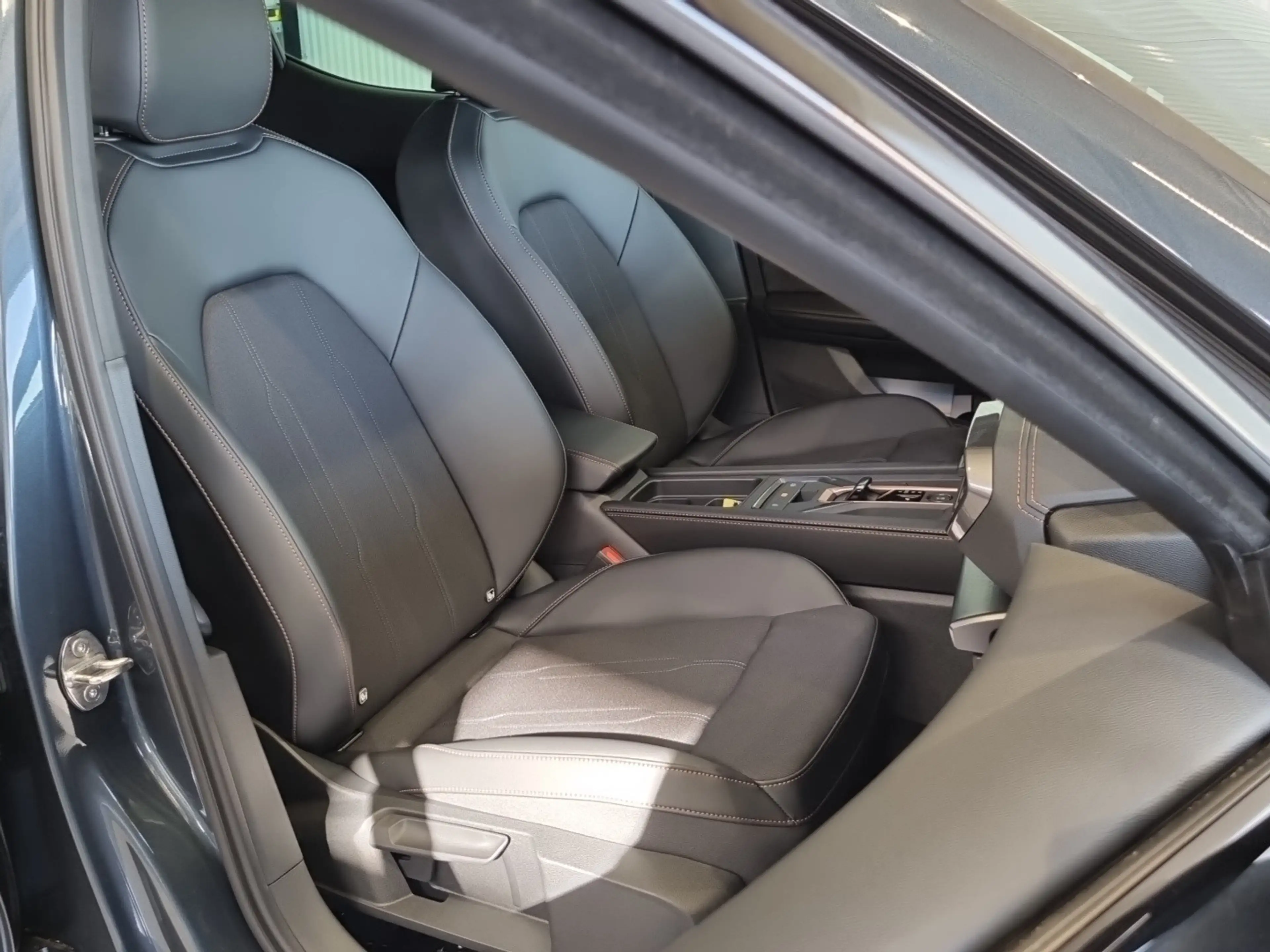 CUPRA Leon 1.5 eTSI DSG — photo 15