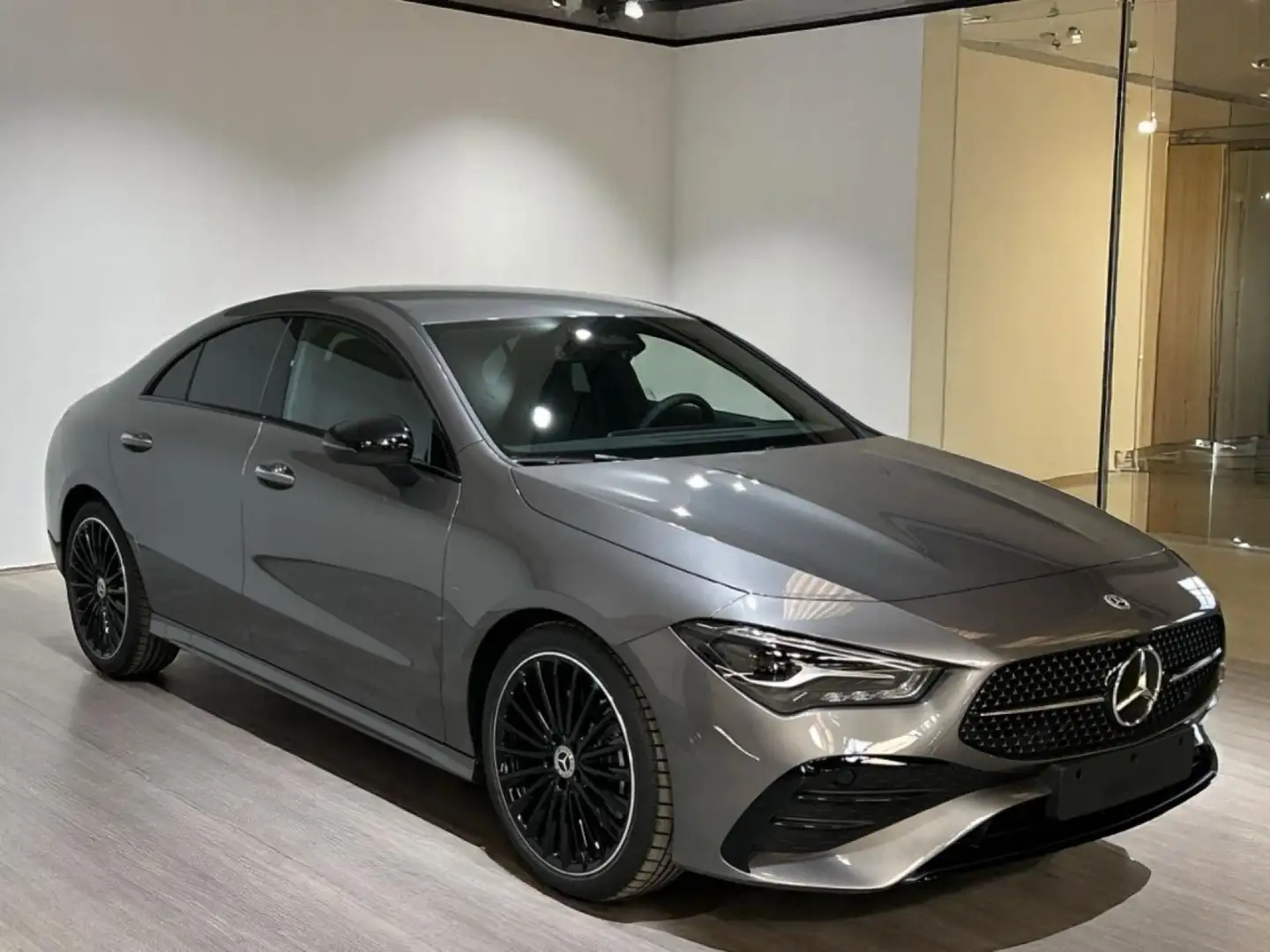 Mercedes-Benz CLA 220 220d Šedá - 1