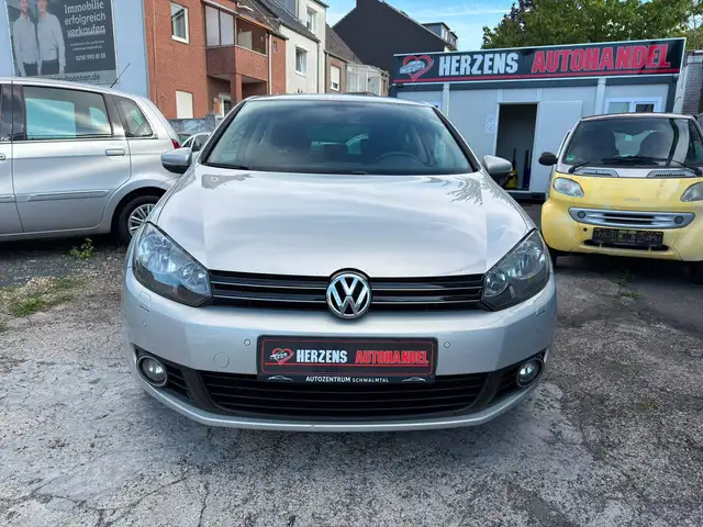 Volkswagen Golf view 2
