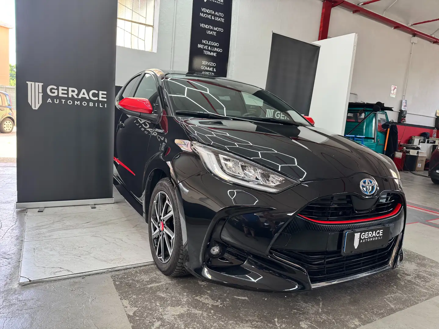 Toyota Yaris Yaris 1.5h Lounge Nero - 2