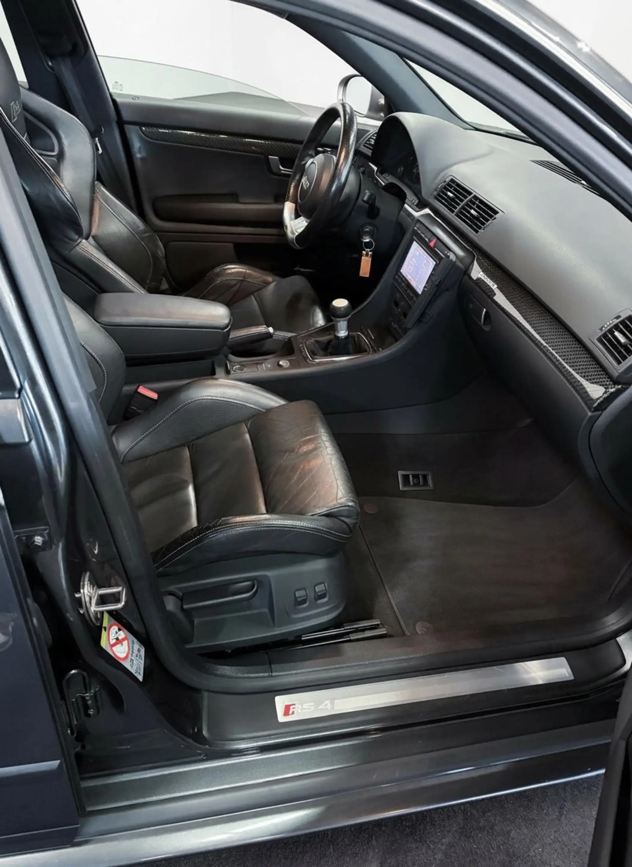Audi RS4 A4 Avant 4.2 V8 quattro — photo 13