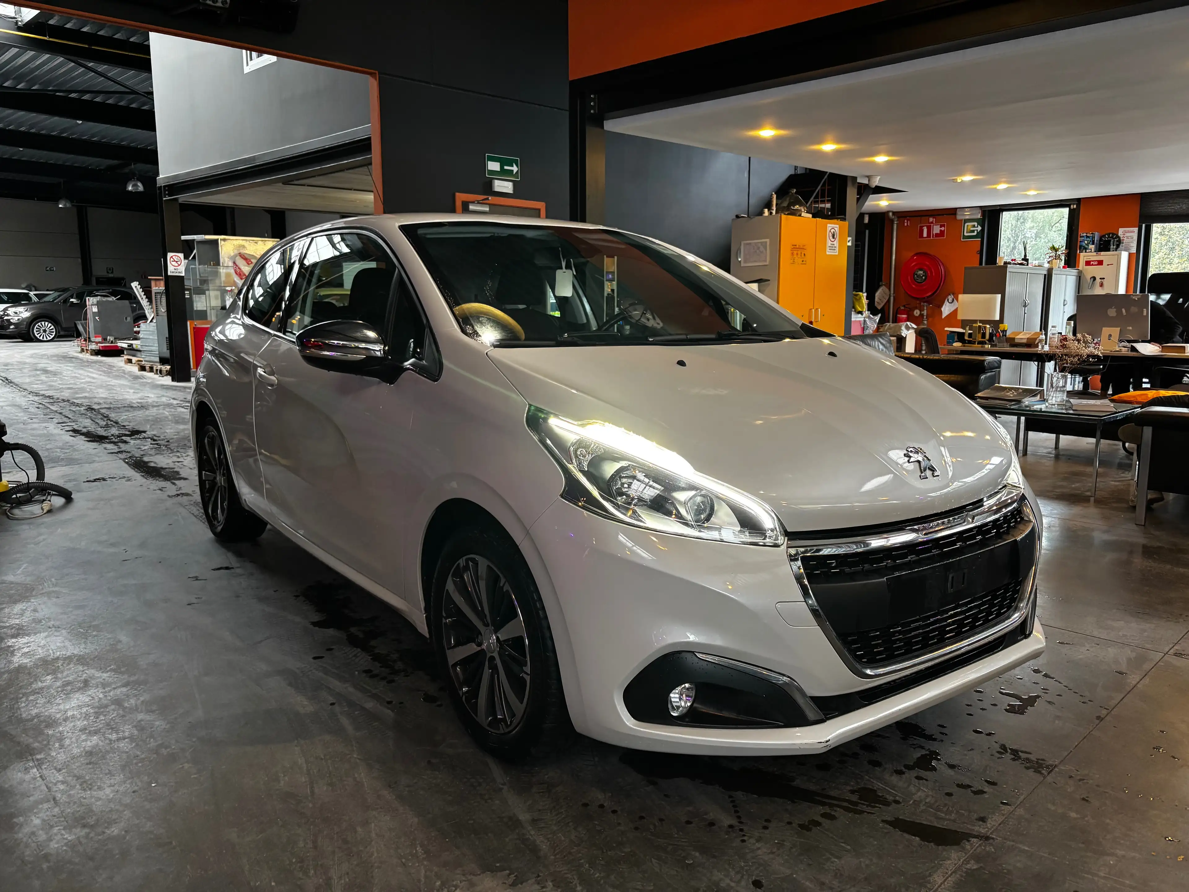 Peugeot 208 208 1.2 Allure S / AUTOMATIQUE / 12 MOIS DE GARANTIE — photo 3