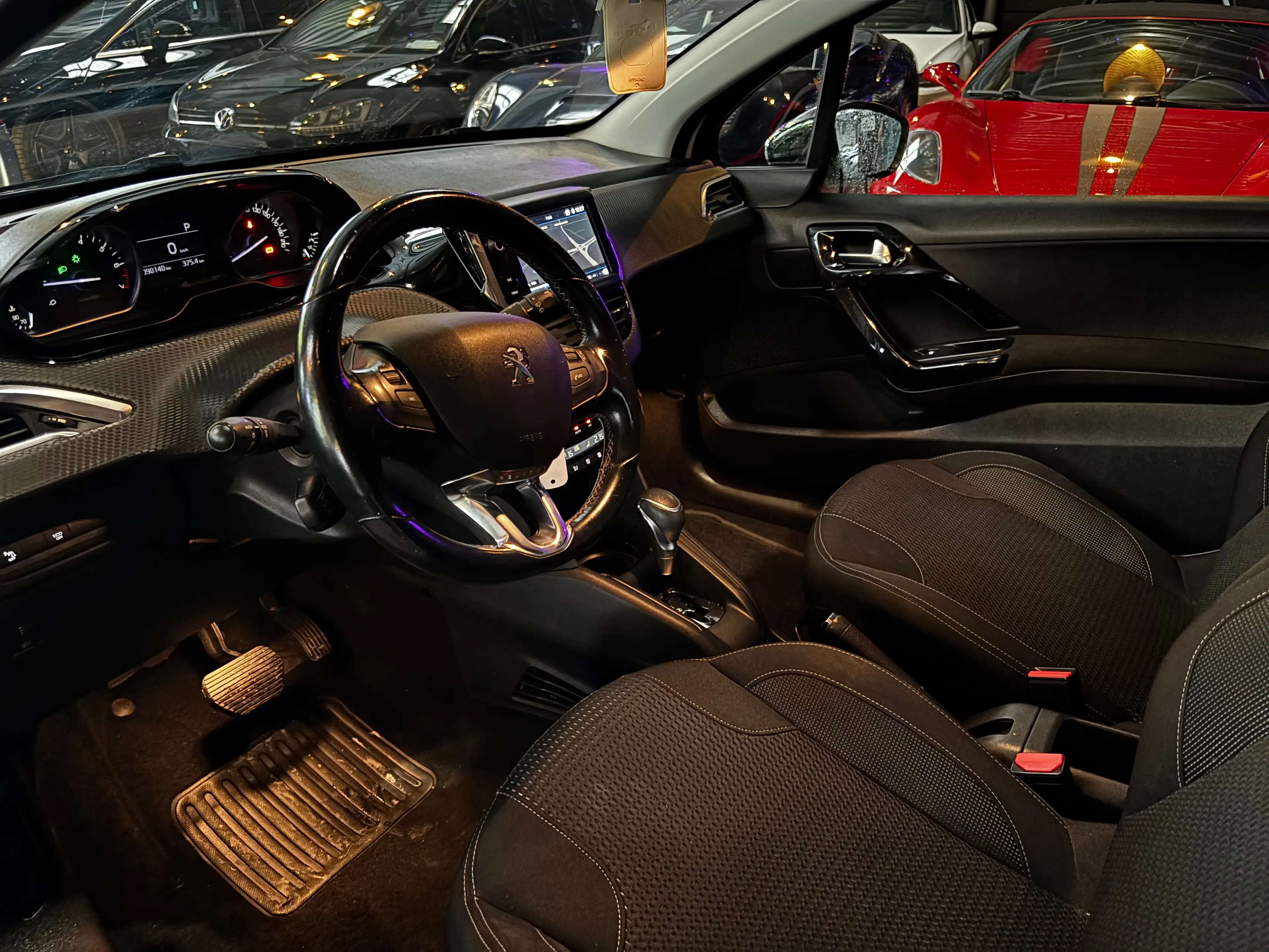 Peugeot 208 208 1.2 Allure S / AUTOMATIQUE / 12 MOIS DE GARANTIE — photo 9