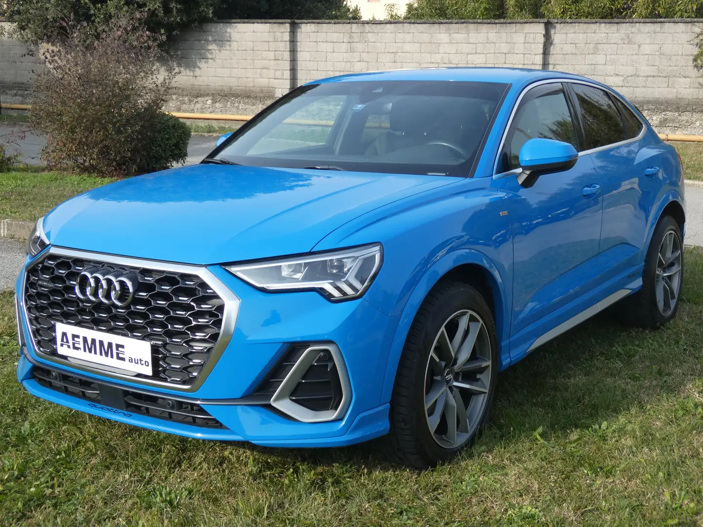 Audi Q3 S.BACK 2.0 TFSI S LINE EDITION Blau - 2