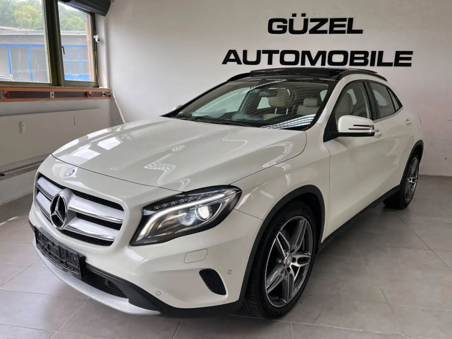 Mercedes-Benz GLA 250 4Matic/T-LEDER/NAVI/XENON/SHZ/PANORAMA Blanc - 2