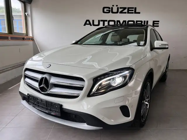 Mercedes-Benz GLA 250 4Matic/T-LEDER/NAVI/XENON/SHZ/PANORAMA