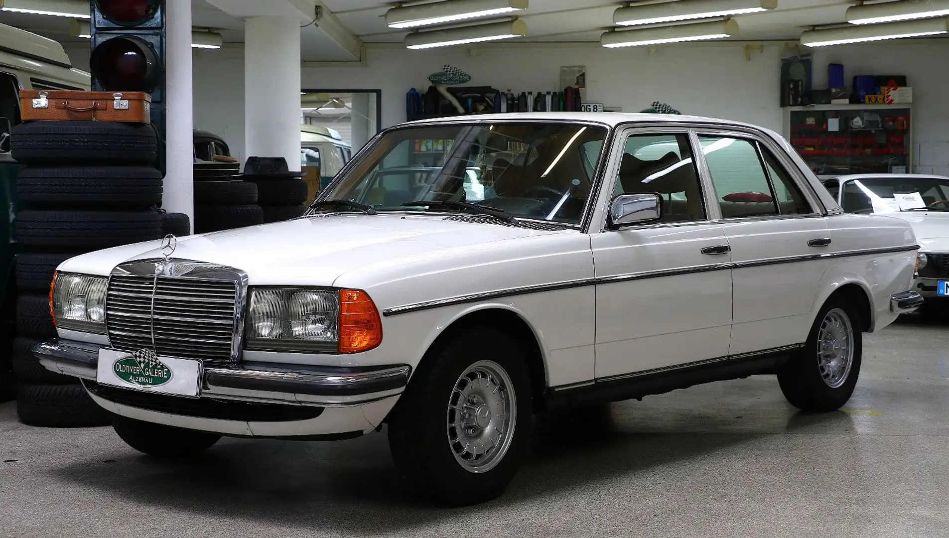 Mercedes-Benz 280 E Weiß - 2