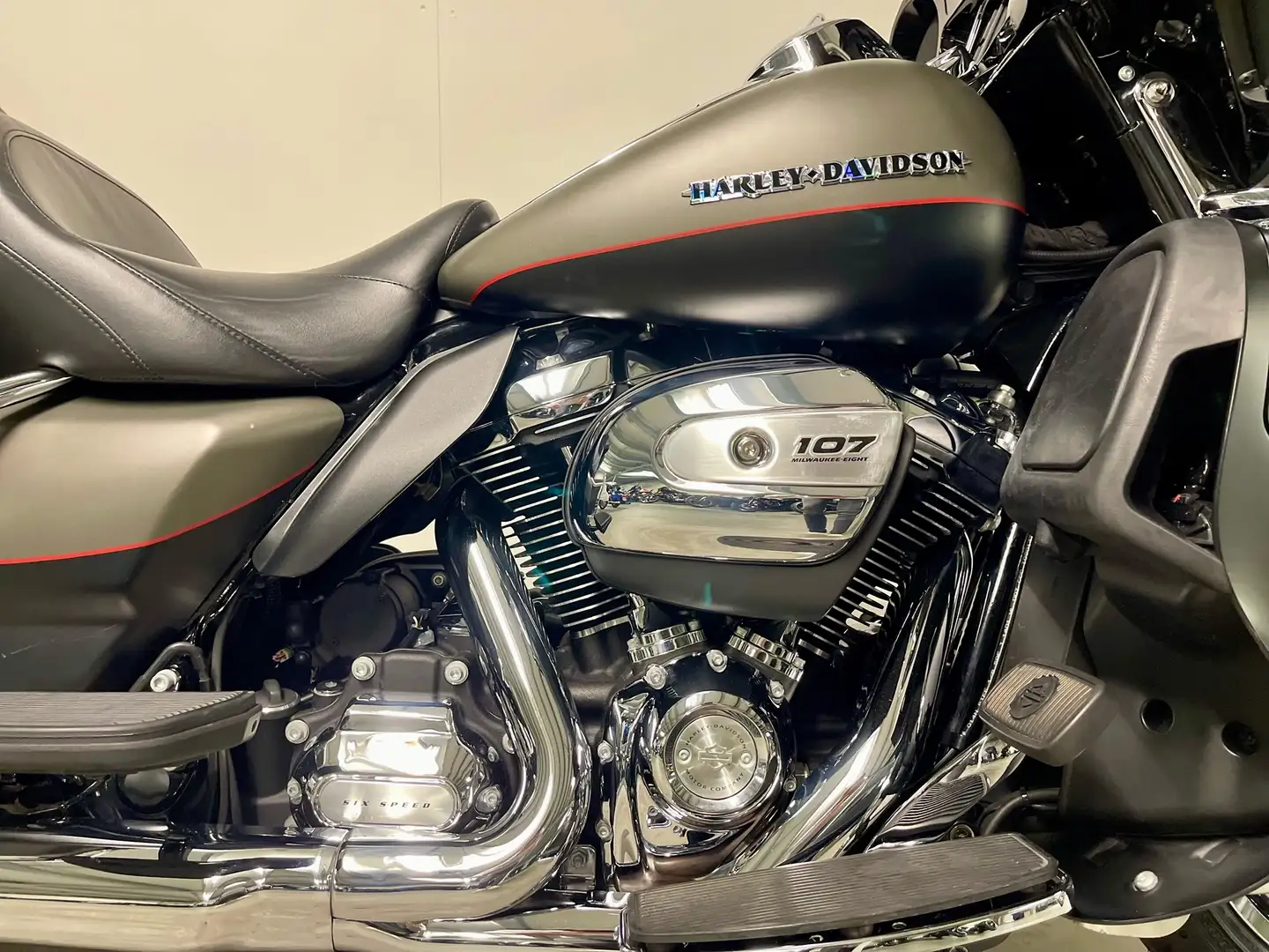 Harley-Davidson Ultra Limited TOURING FLHTK Gris - 2