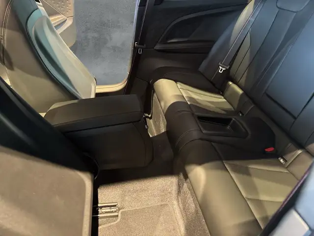 BMW 2 Series view 13