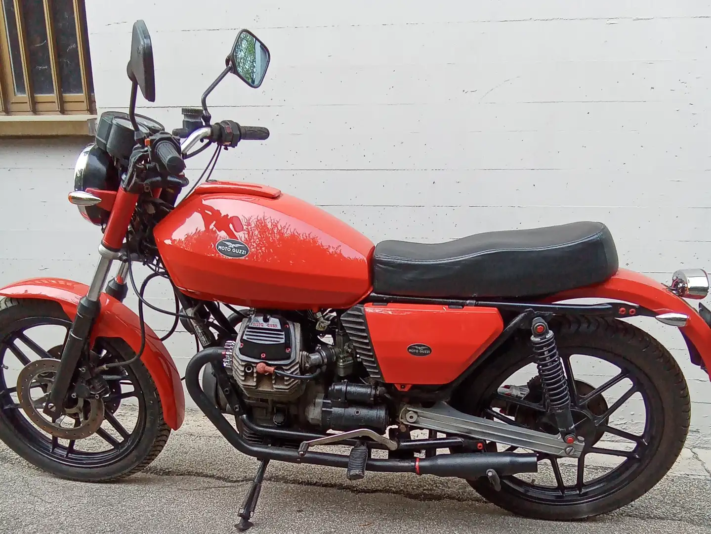 Moto Guzzi V 35 Piros - 1