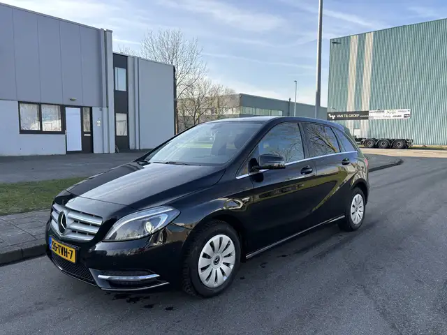 Mercedes-Benz B 180 Ambition 6-Bak 125 PK. Mooie en als nieuw rijdende