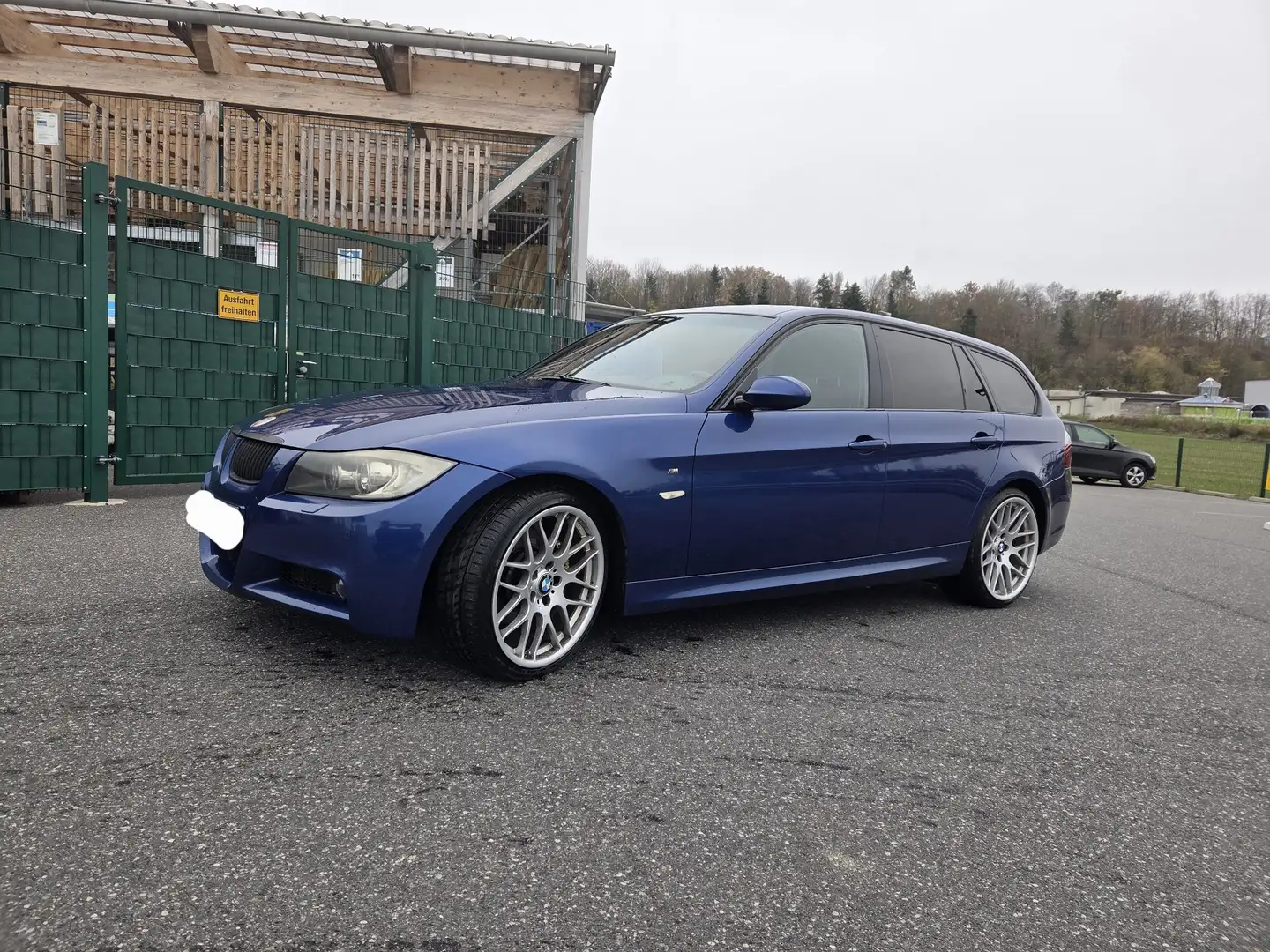 BMW 330 330xd Touring - 1