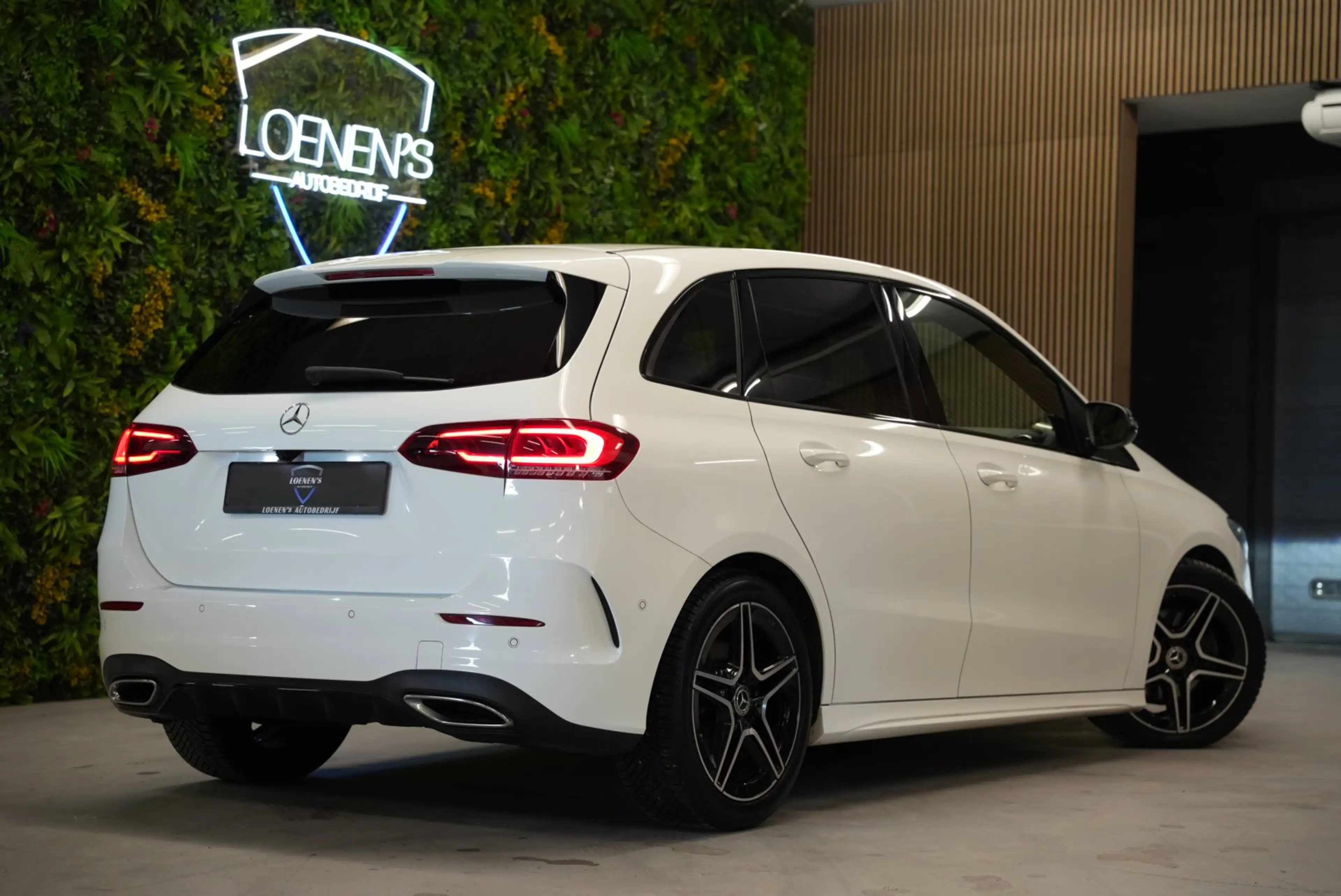 Mercedes-Benz B 200 AMG Line / Night pakket / Camera / Sfeerverlichtin — photo 2