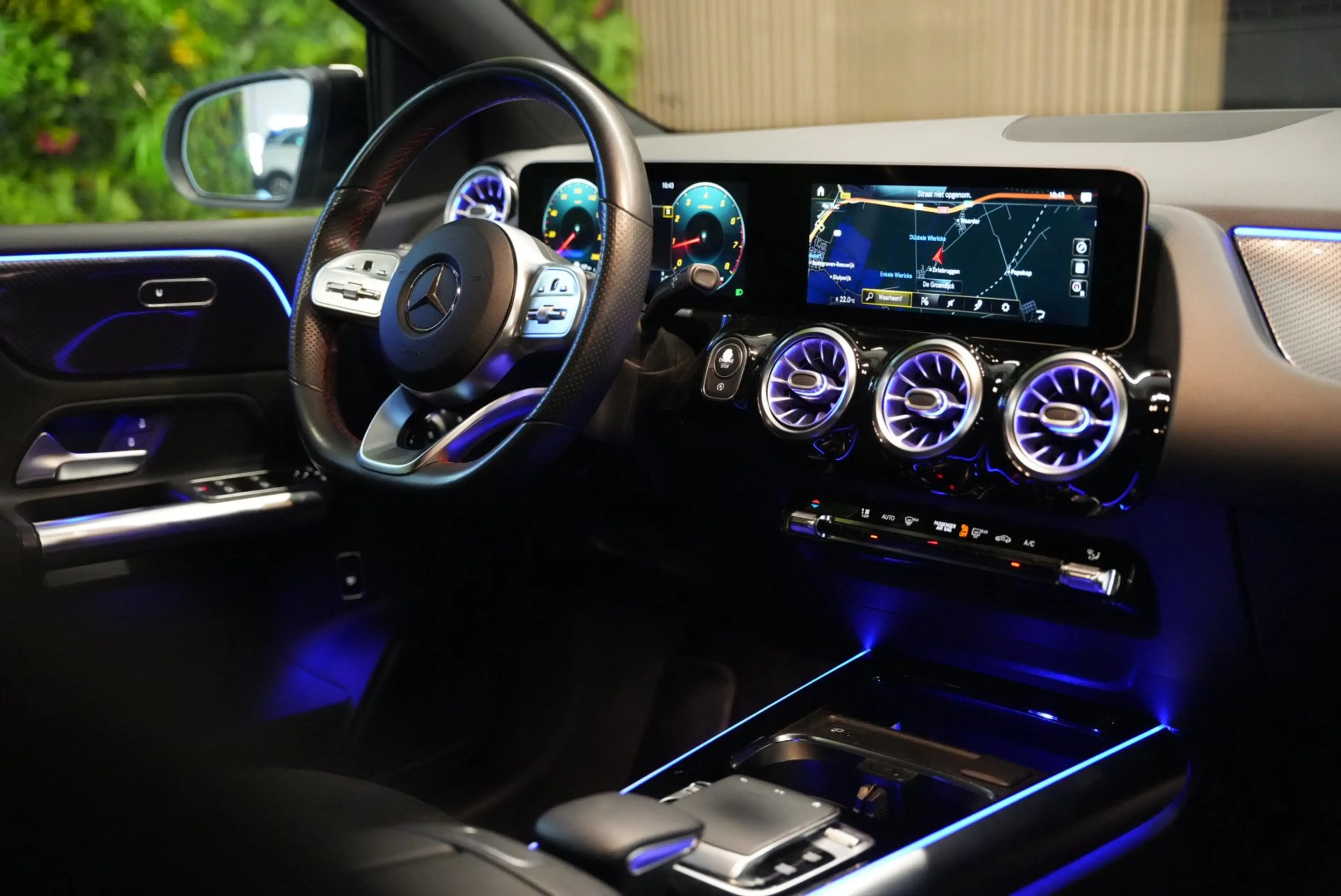 Mercedes-Benz B 200 AMG Line / Night pakket / Camera / Sfeerverlichtin — photo 3