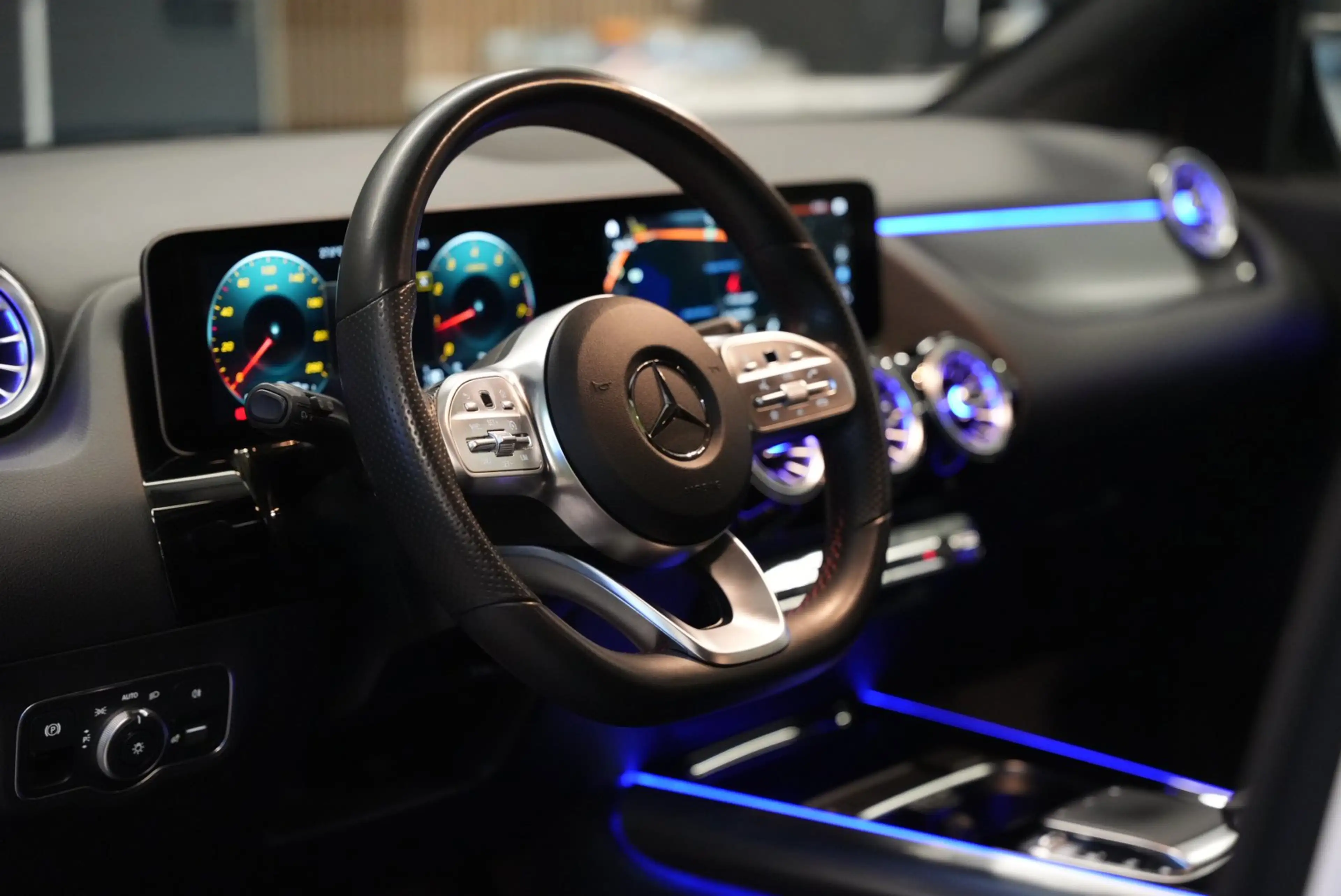Mercedes-Benz B 200 AMG Line / Night pakket / Camera / Sfeerverlichtin — photo 4
