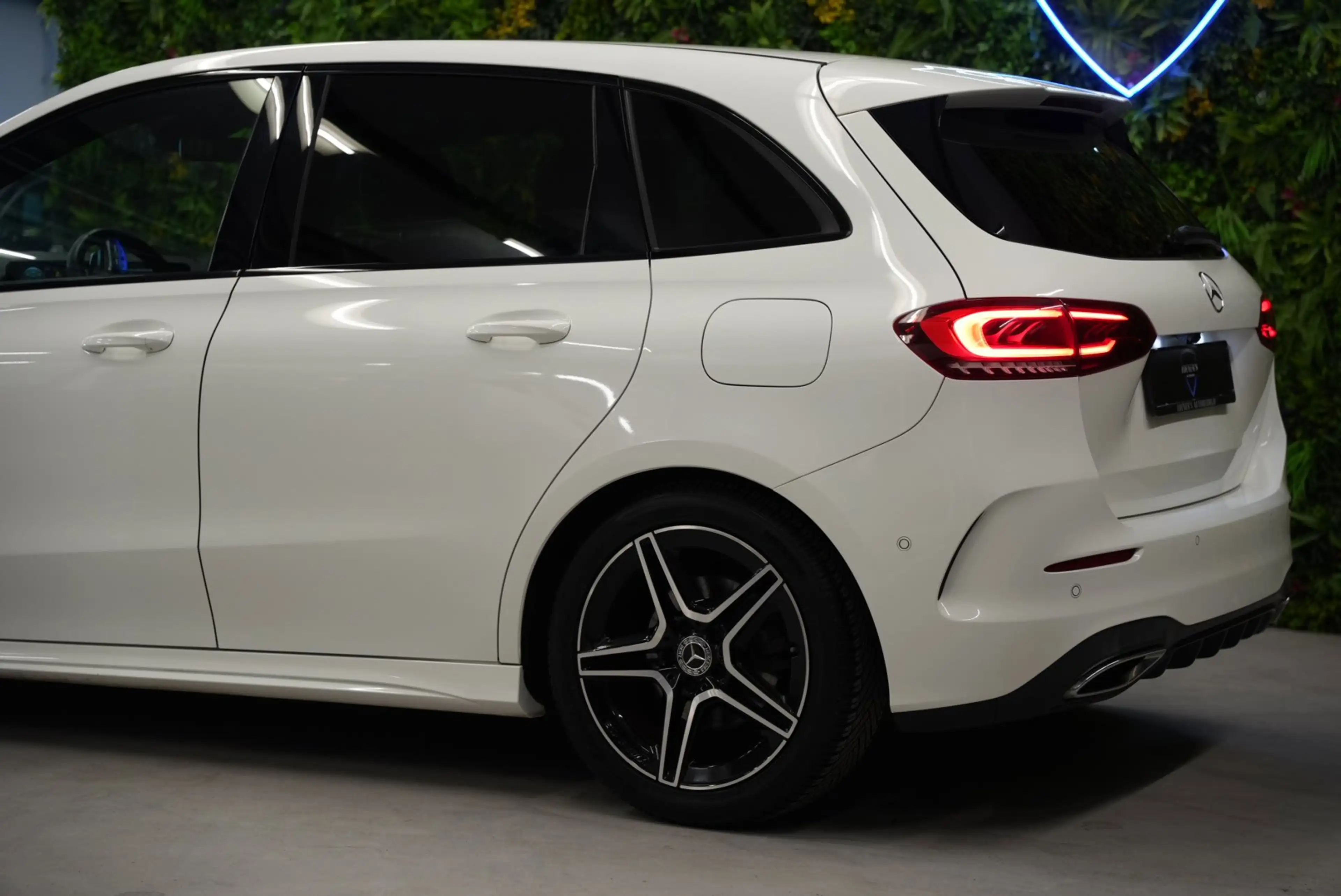 Mercedes-Benz B 200 AMG Line / Night pakket / Camera / Sfeerverlichtin — photo 12